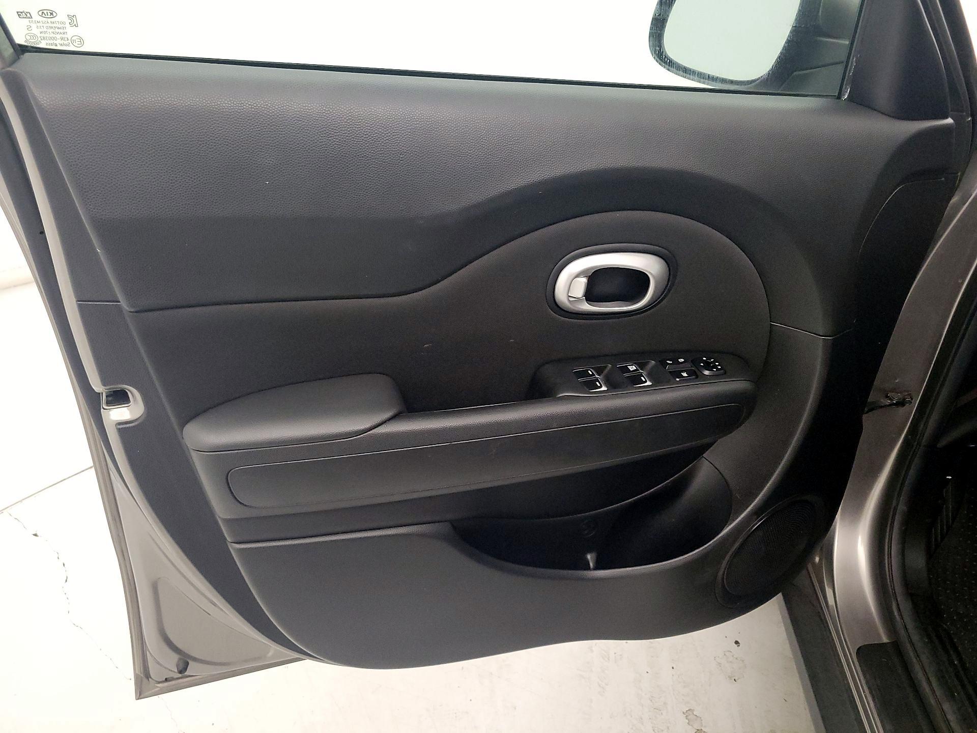 Thumbnail: 2018 Kia Soul - 12