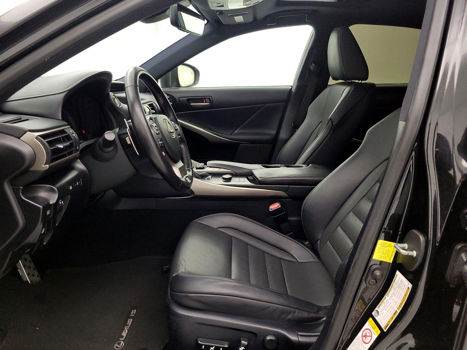 Thumbnail: 2017 Lexus IS - 11