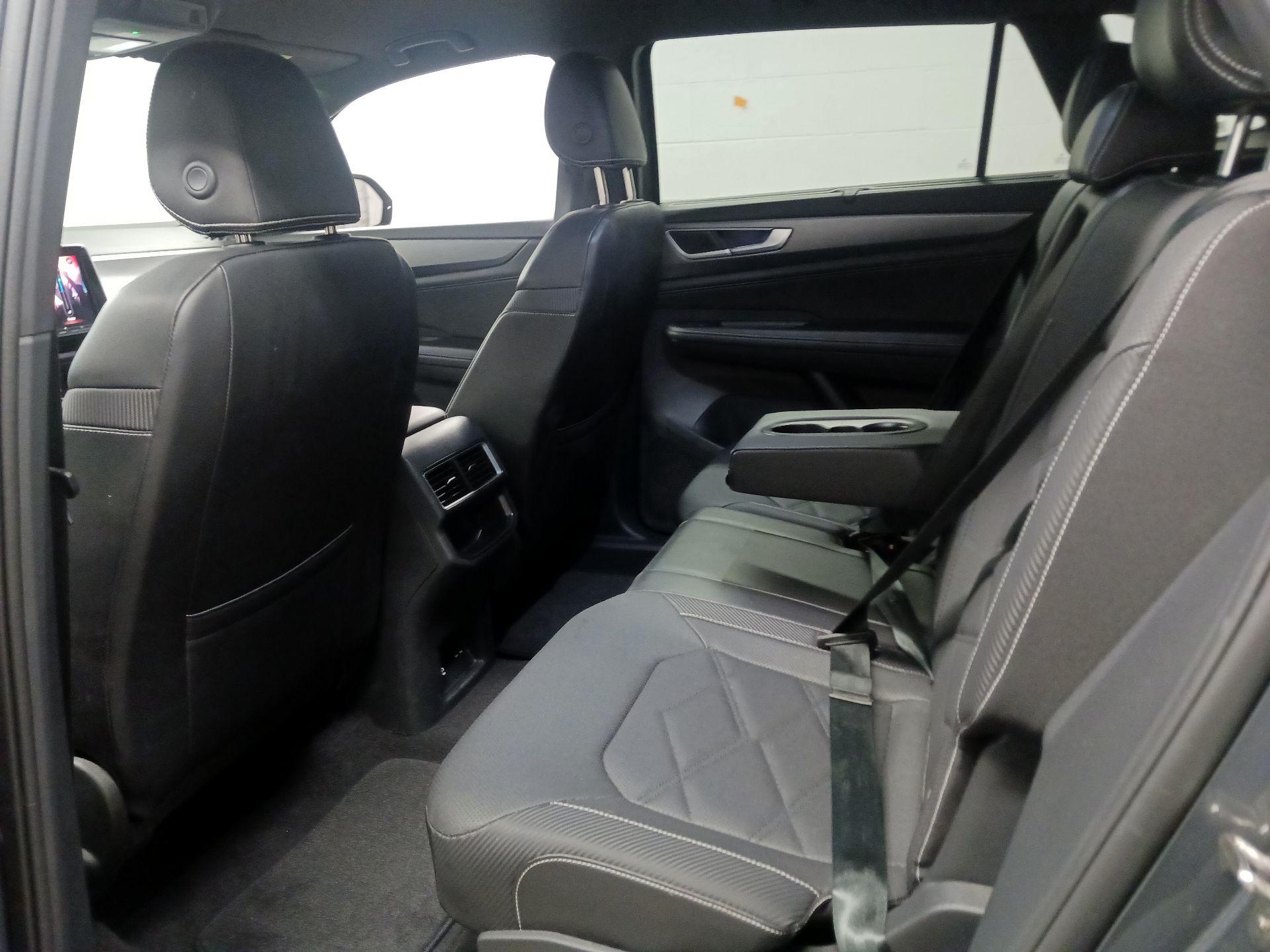 Thumbnail: 2024 Volkswagen Atlas - 17