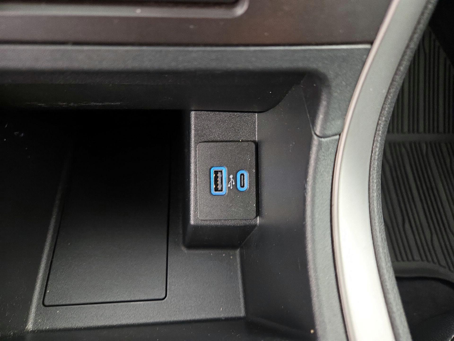 Thumbnail: 2021 Ford Edge - 18