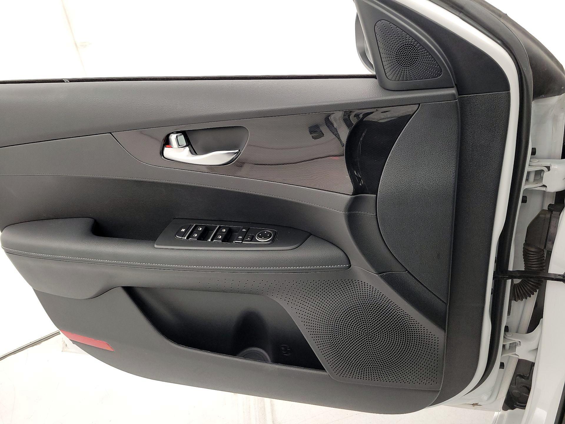 Thumbnail: 2024 Kia Forte - 12