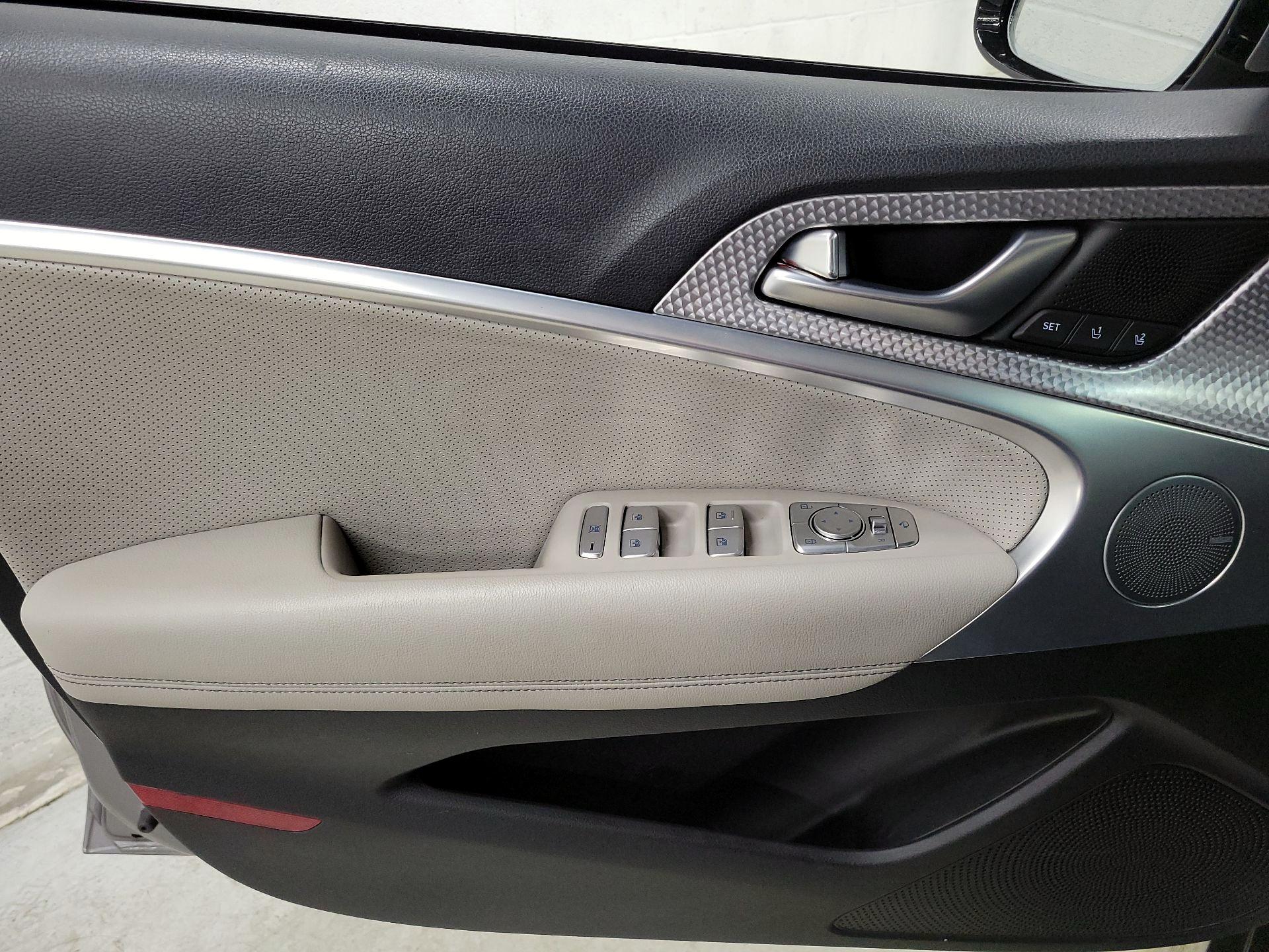 Thumbnail: 2023 Genesis G70 - 12