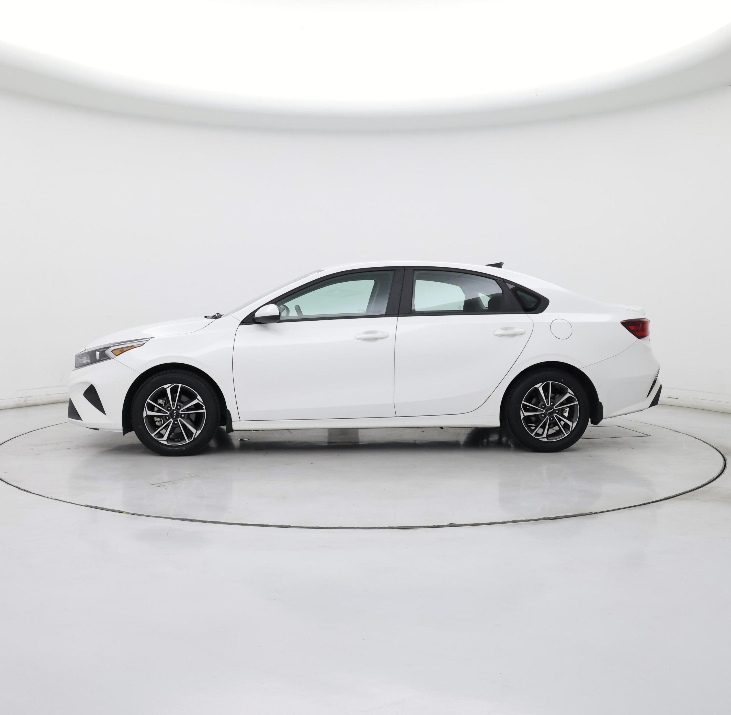 Thumbnail: 2023 Kia Forte - 3