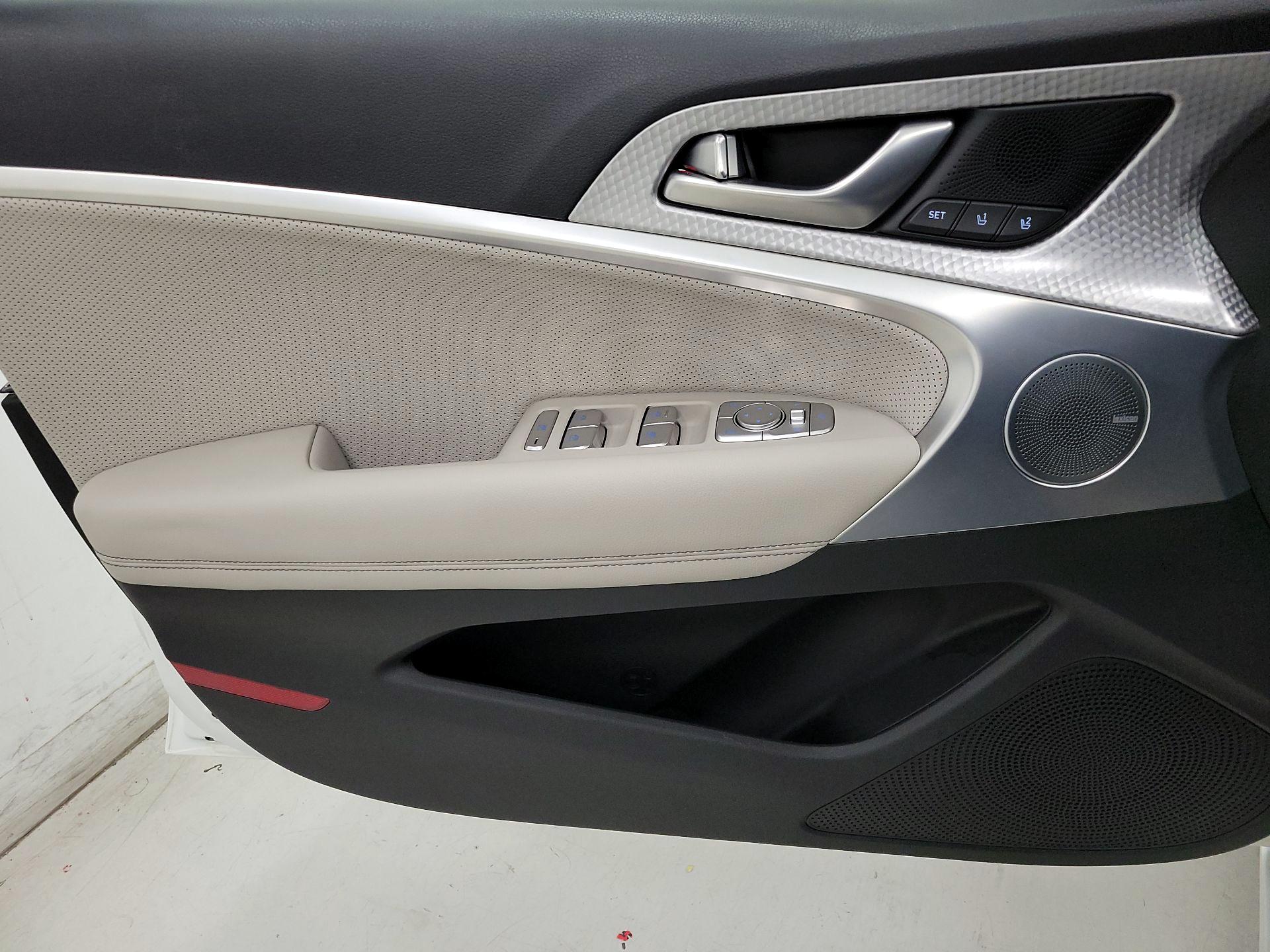 Thumbnail: 2023 Genesis G70 - 12