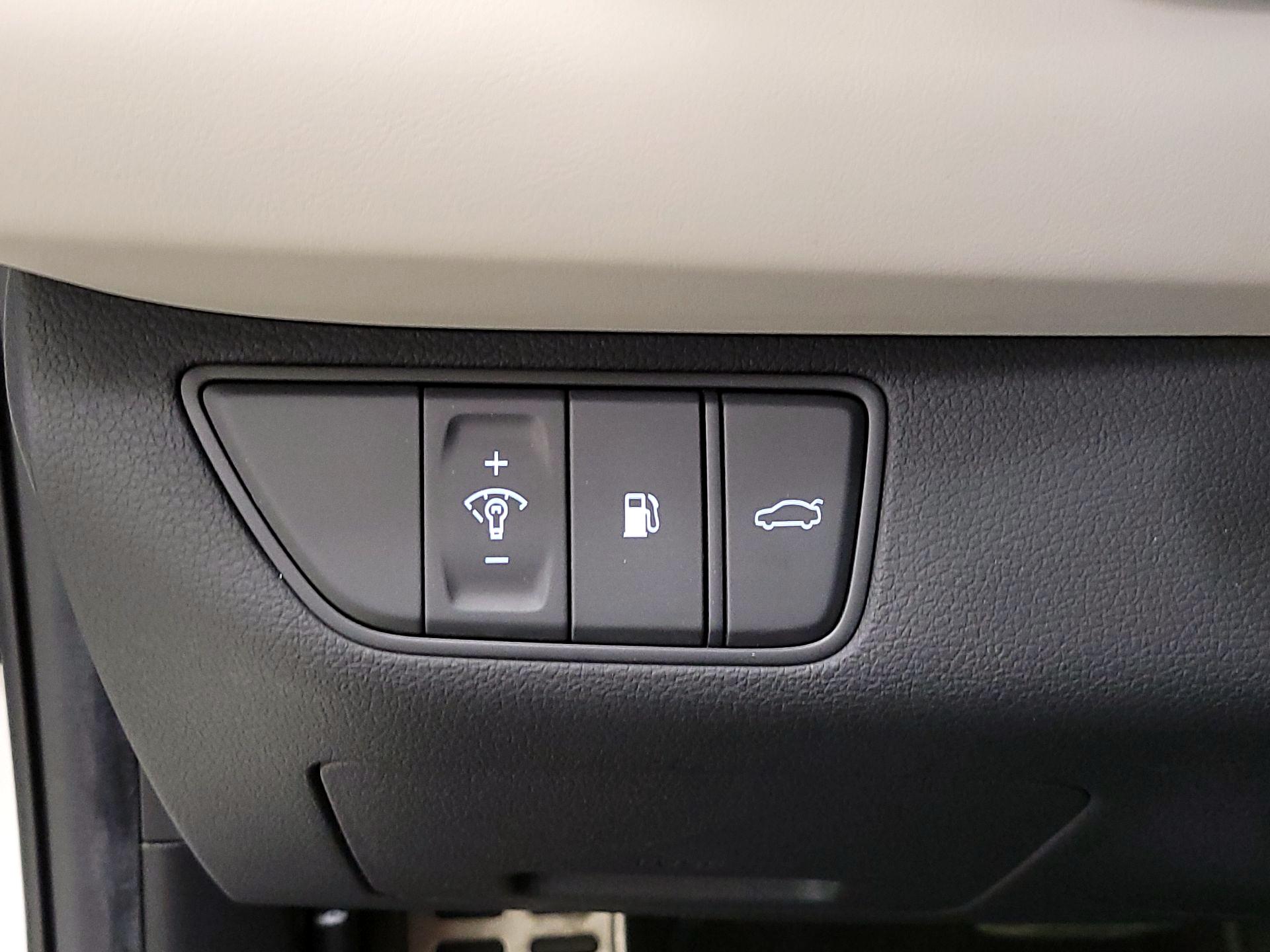 Thumbnail: 2023 Genesis G70 - 13