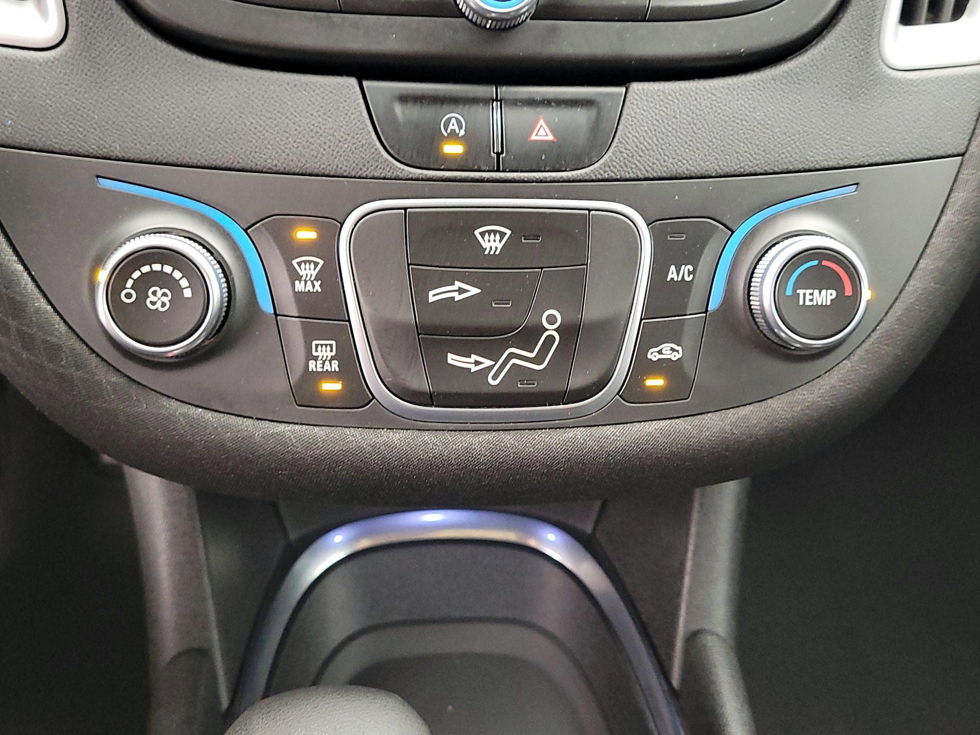 Thumbnail: 2022 Chevrolet Malibu - 16