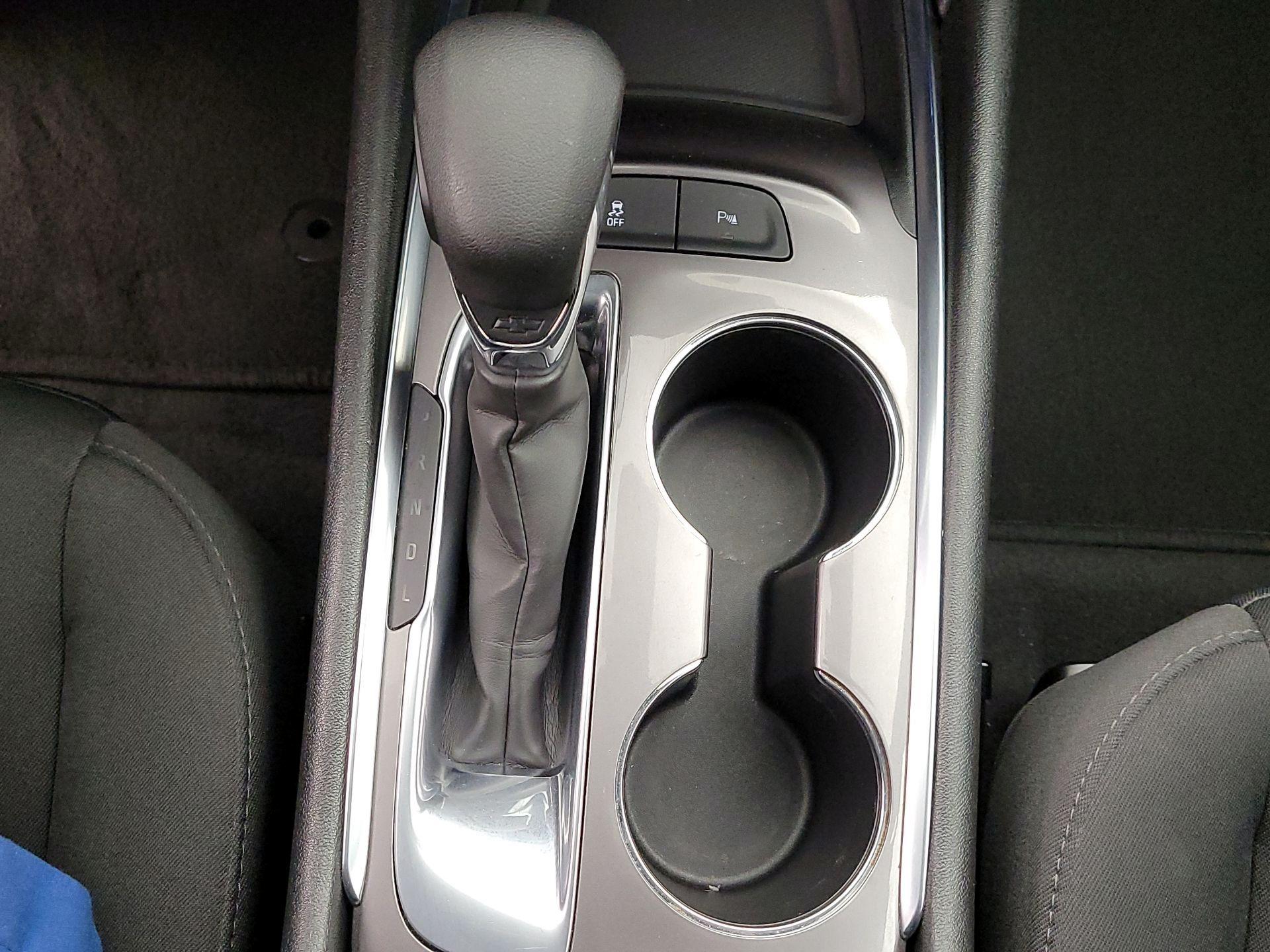 Thumbnail: 2022 Chevrolet Malibu - 17