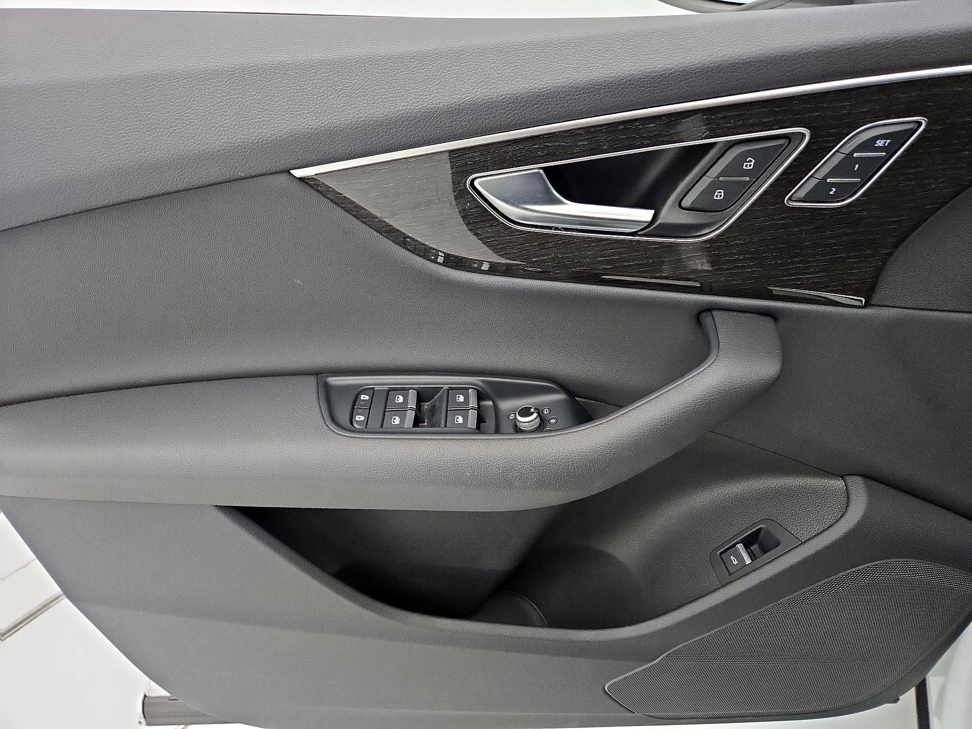 Thumbnail: 2022 Audi Q7 - 12