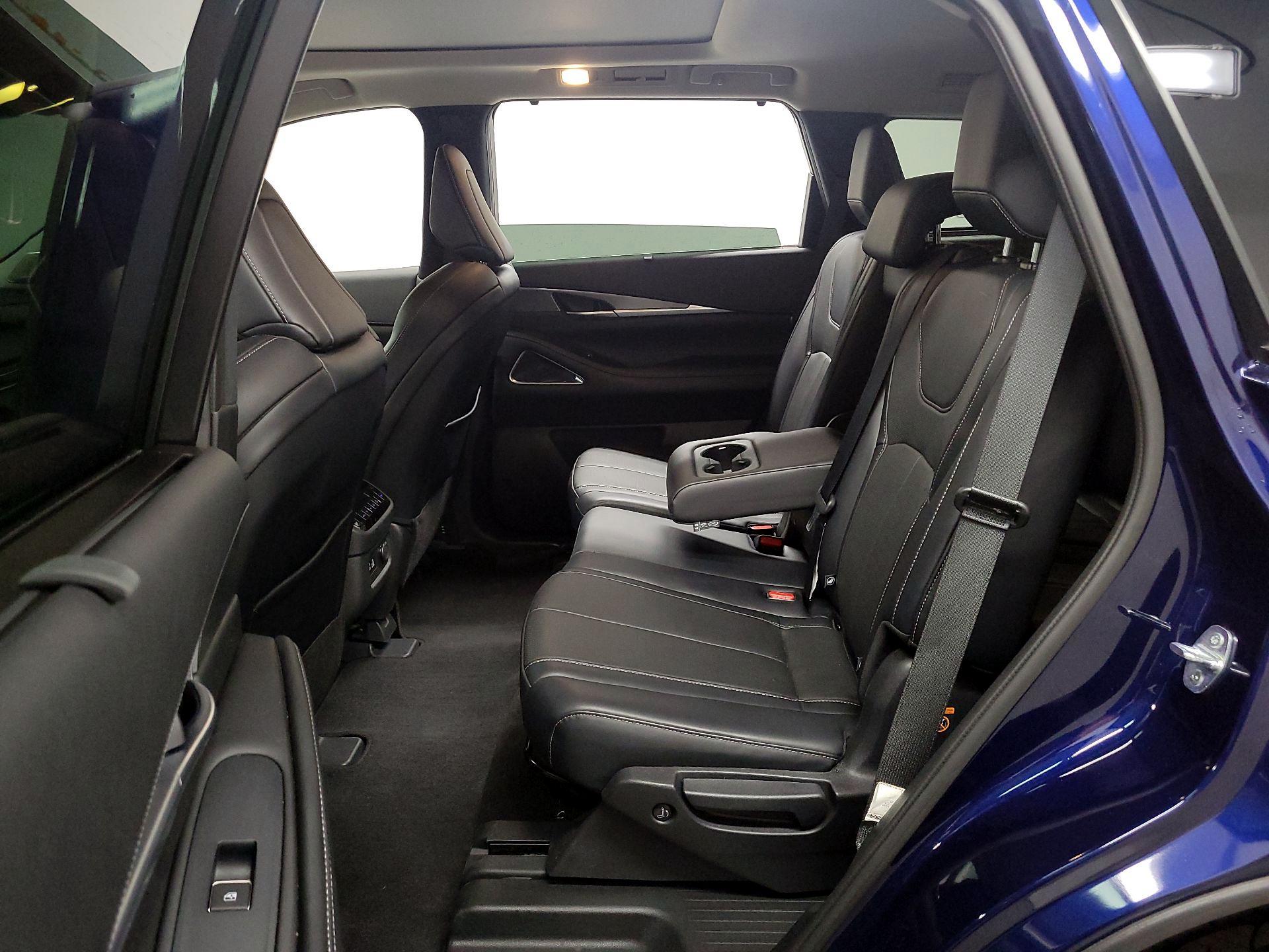 Thumbnail: 2023 INFINITI QX60 - 16