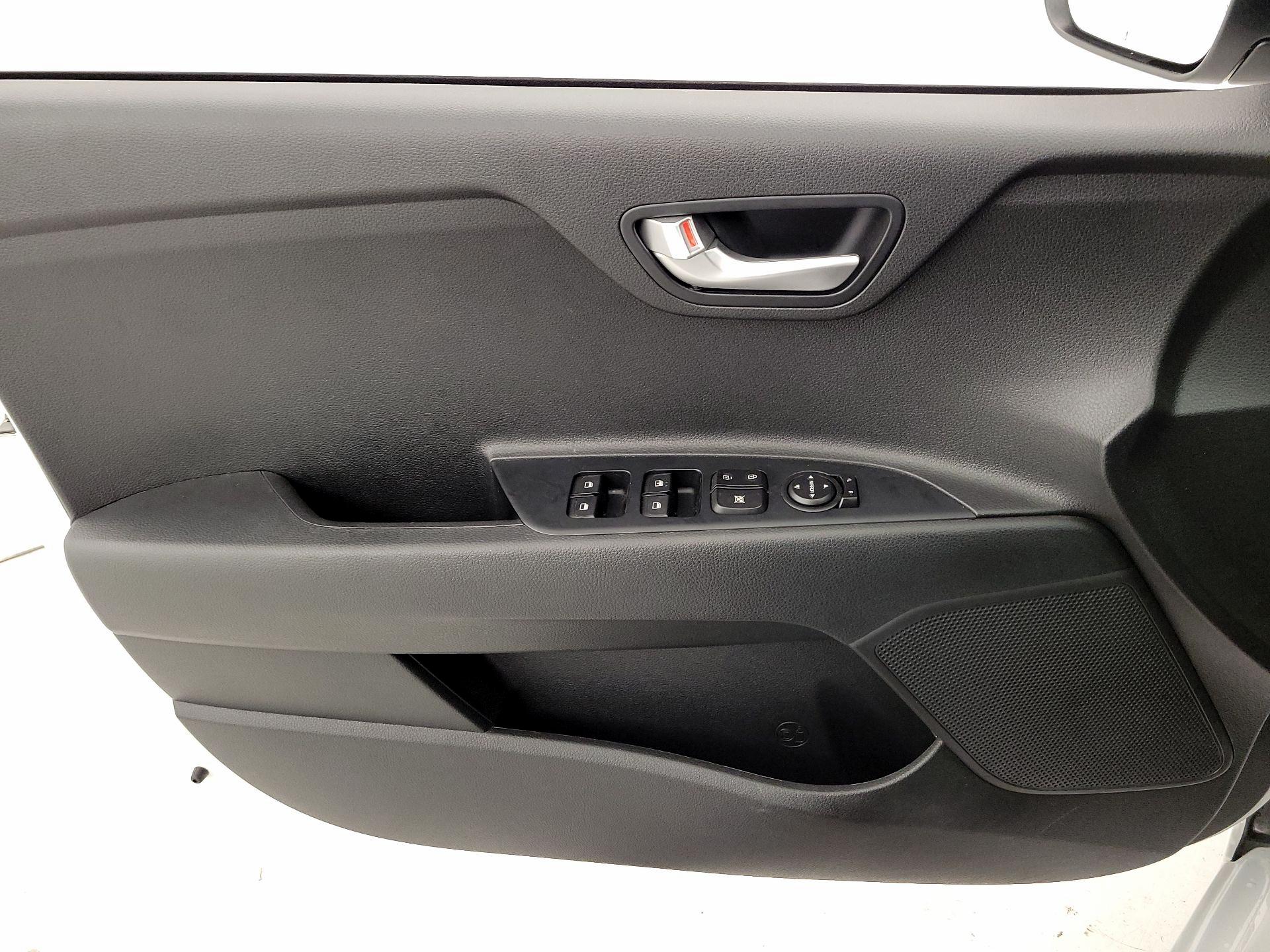 Thumbnail: 2023 Kia Rio - 12