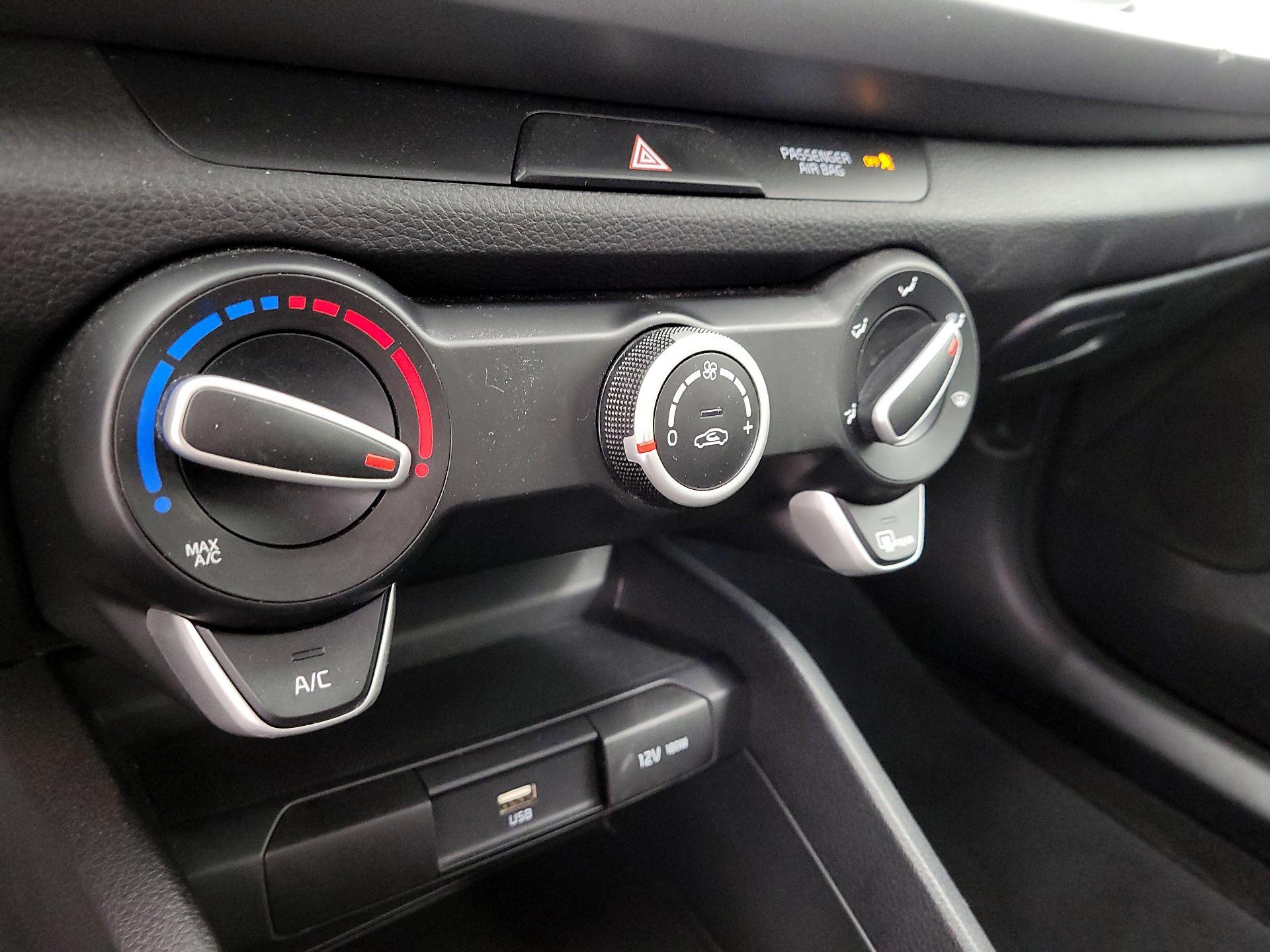 Thumbnail: 2023 Kia Rio - 16