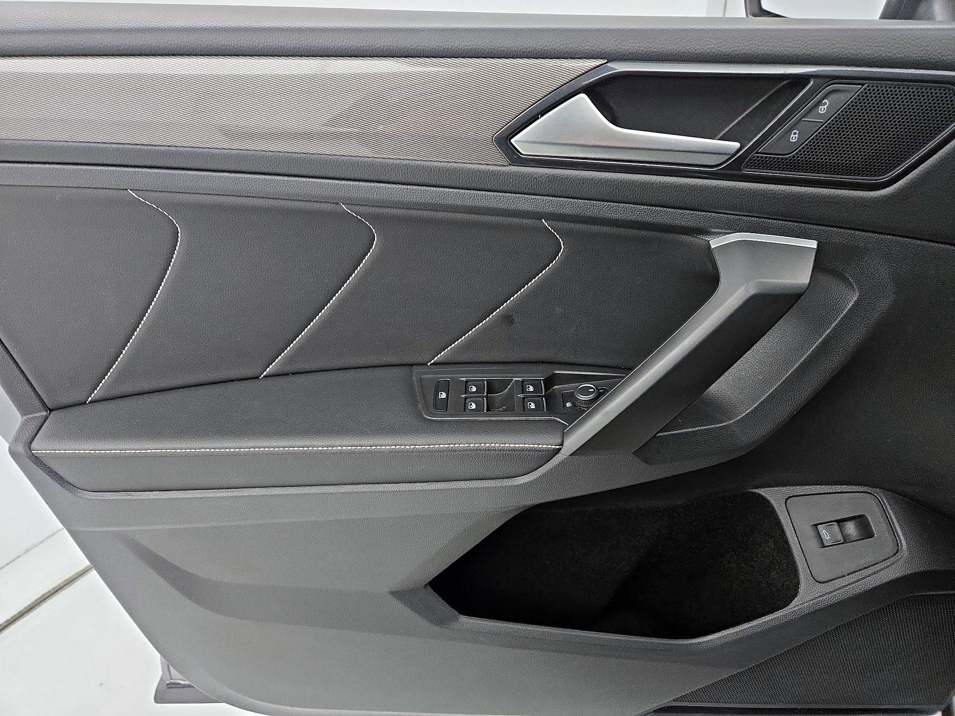 Thumbnail: 2024 Volkswagen Tiguan - 12