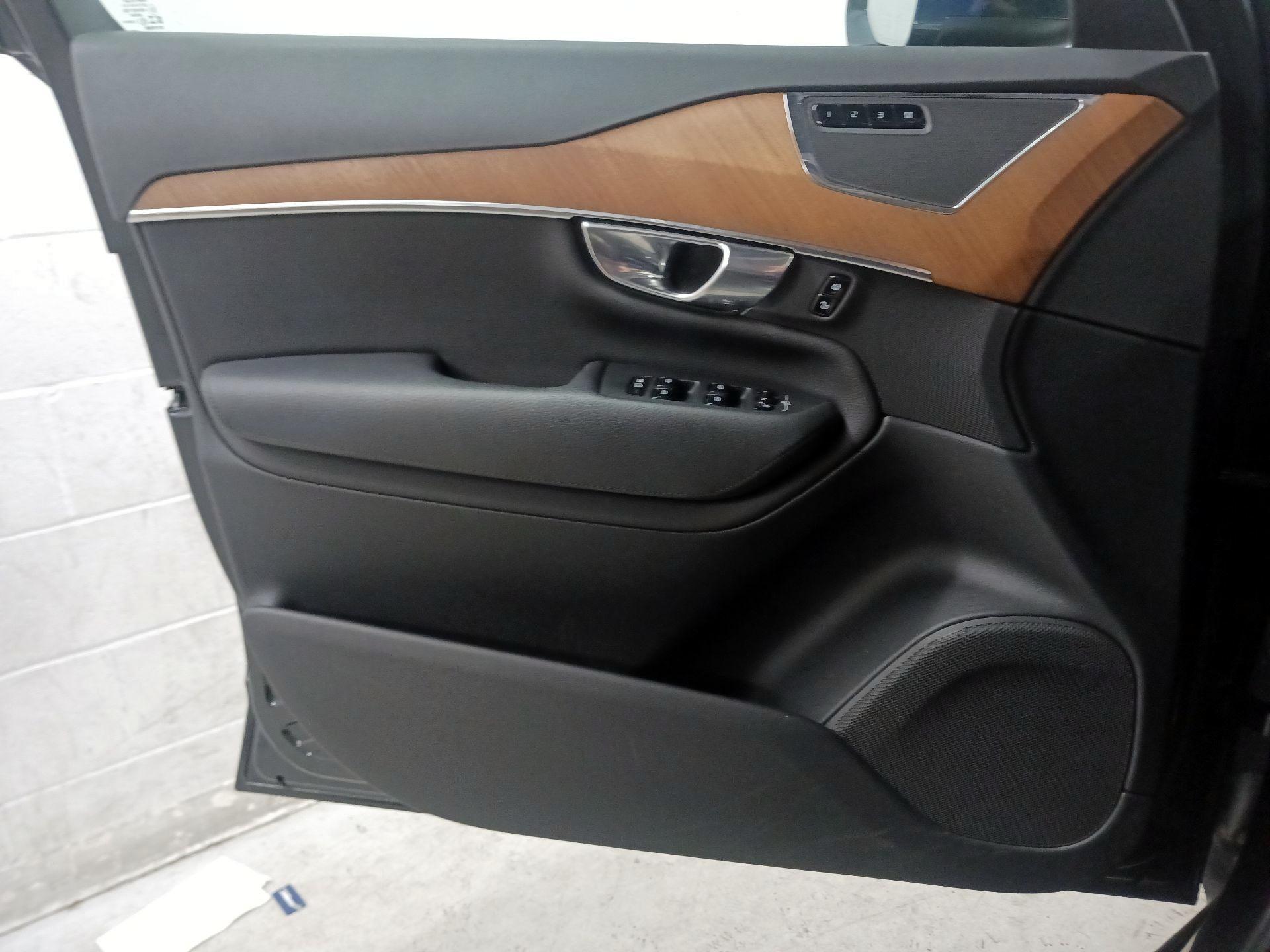 Thumbnail: 2022 Volvo XC90 - 12