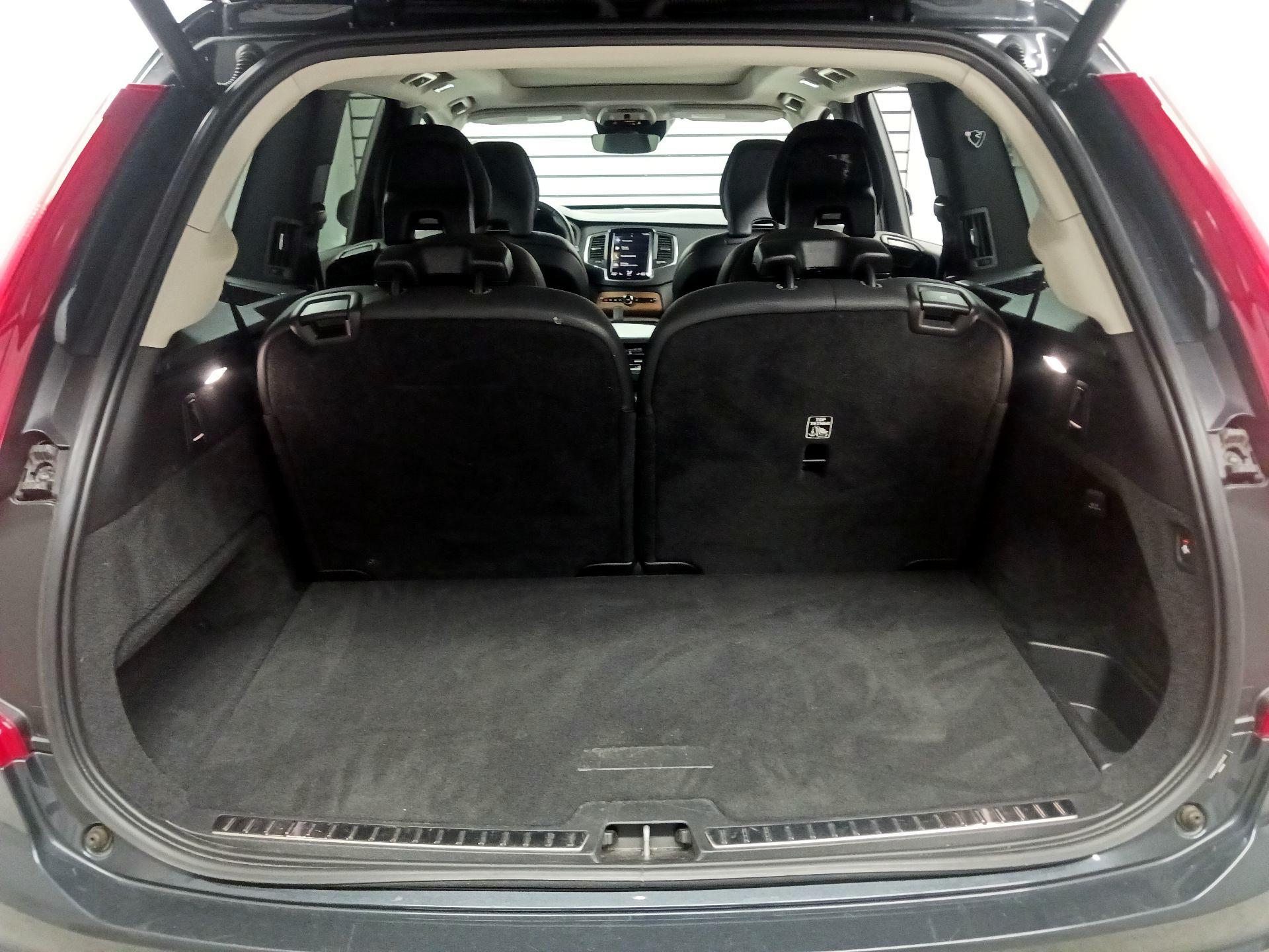 Thumbnail: 2022 Volvo XC90 - 17