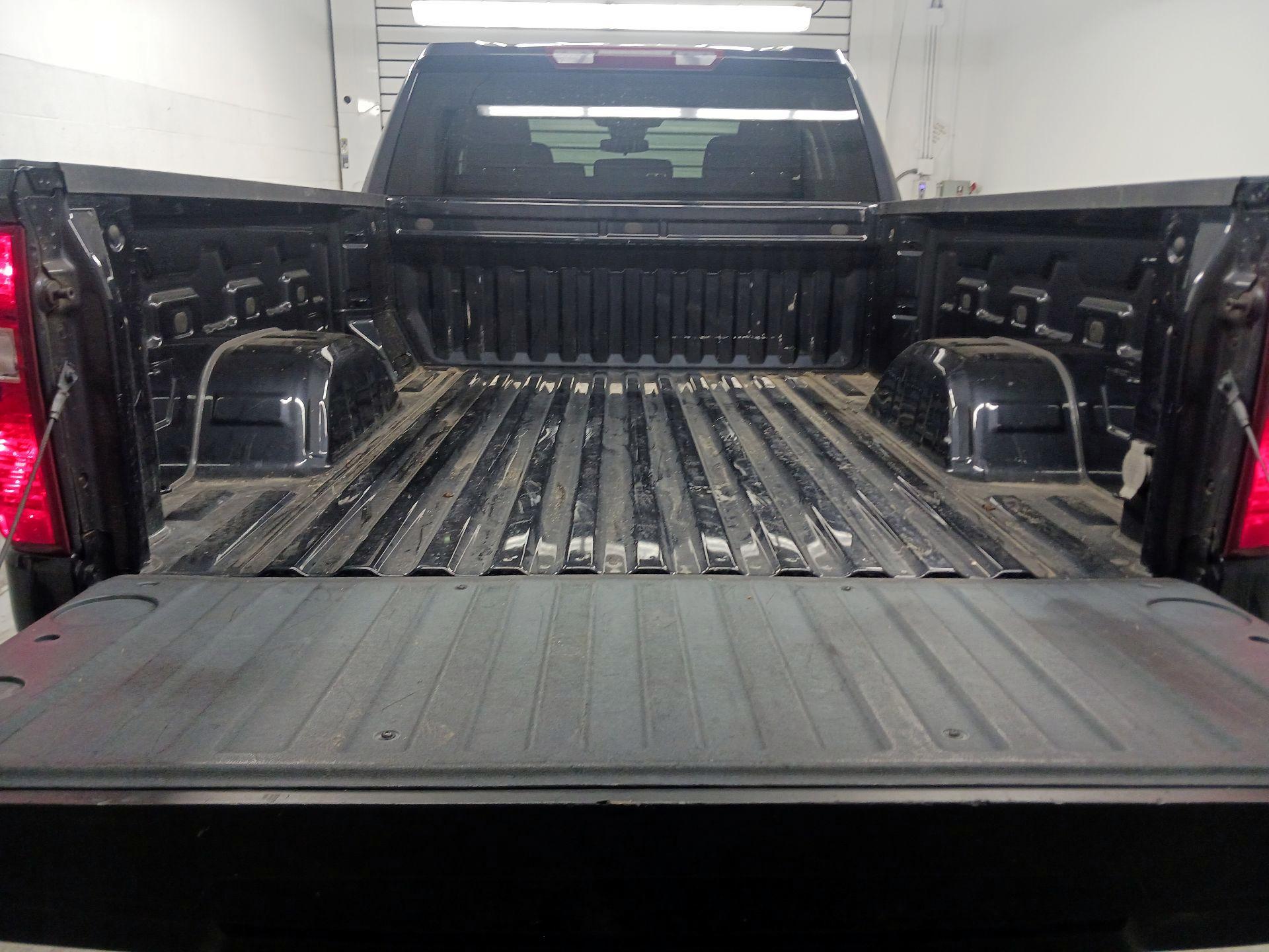 Thumbnail: 2023 Chevrolet Silverado 1500 - 17