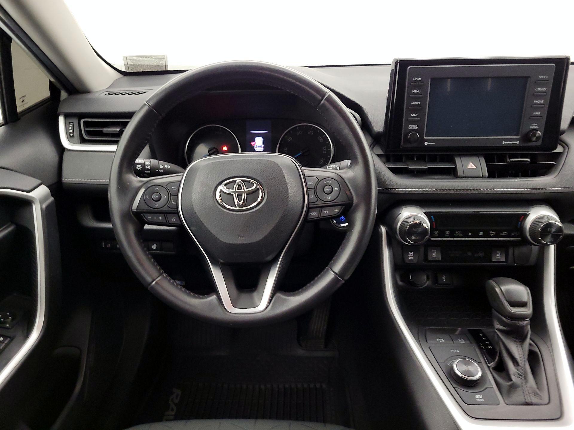 Thumbnail: 2020 Toyota RAV4 - 10