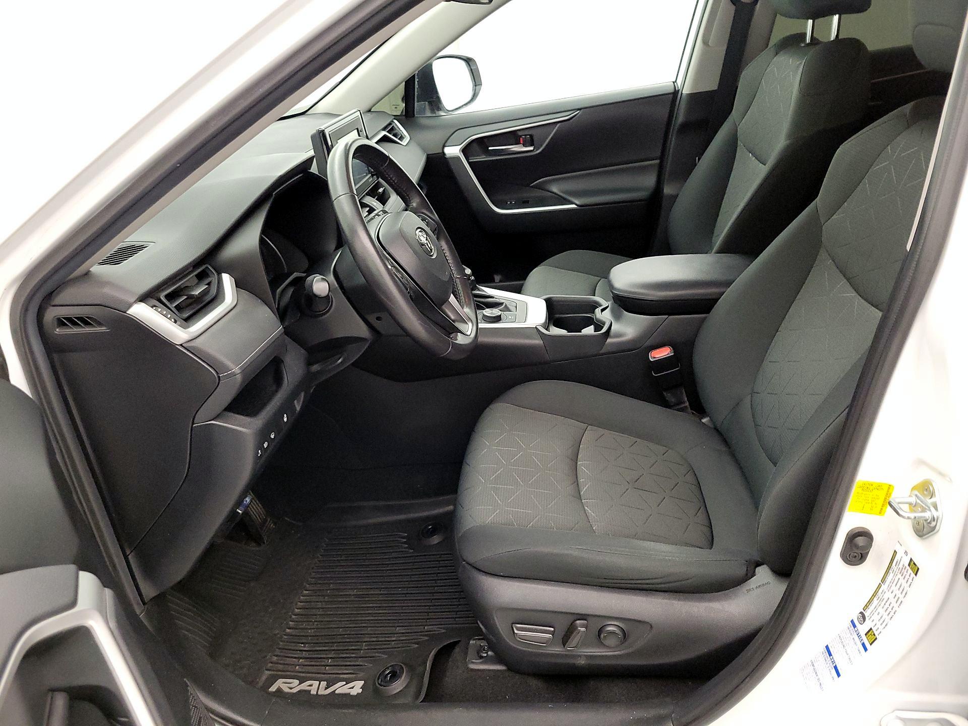 Thumbnail: 2020 Toyota RAV4 - 11