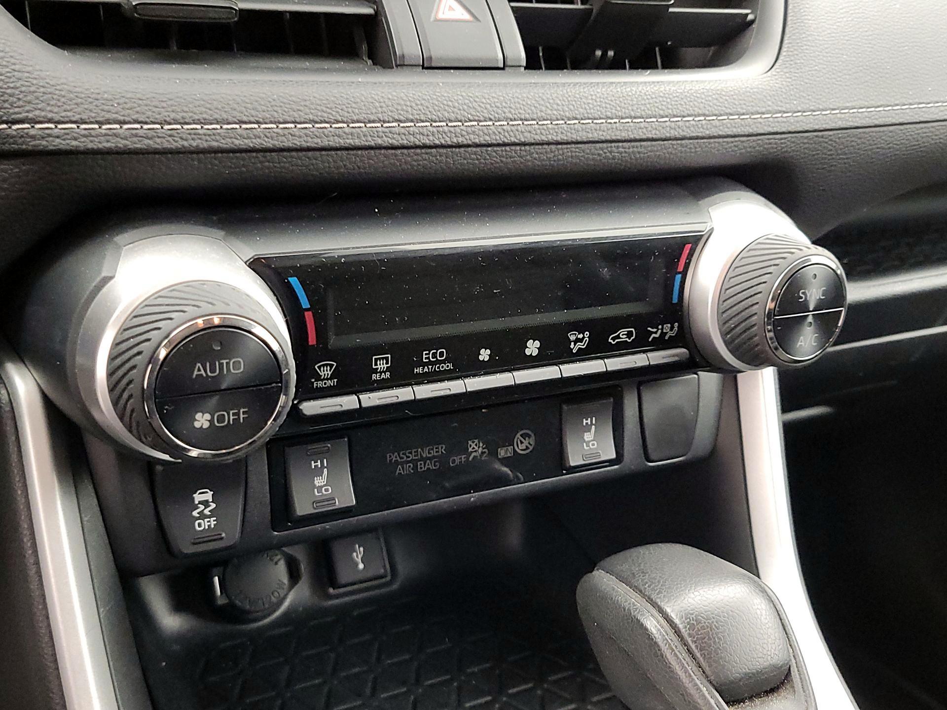 Thumbnail: 2020 Toyota RAV4 - 16