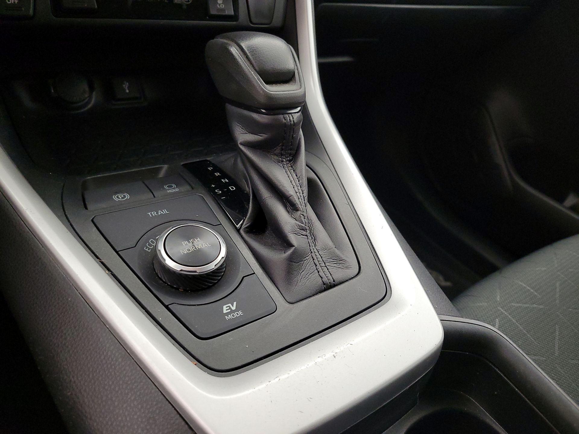 Thumbnail: 2020 Toyota RAV4 - 17