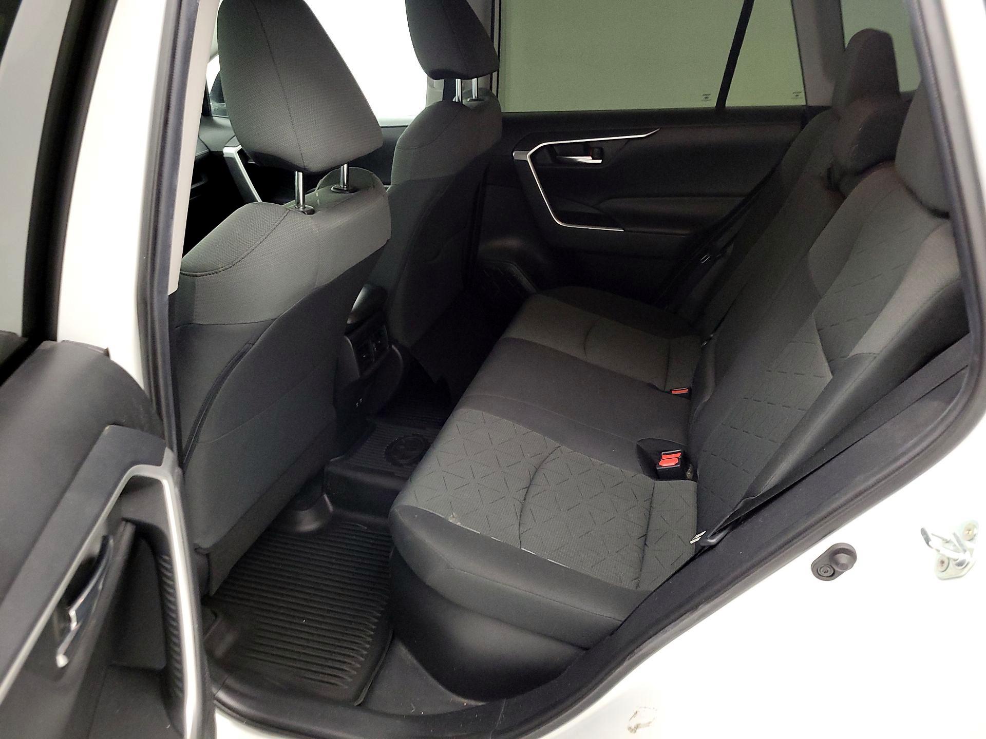 Thumbnail: 2020 Toyota RAV4 - 18