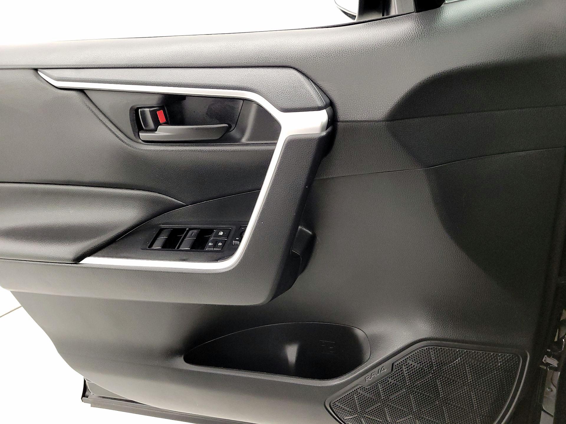 Thumbnail: 2025 Toyota RAV4 - 12