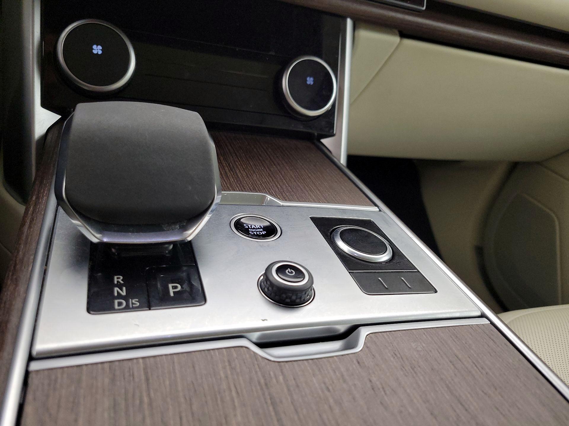 Thumbnail: 2023 Land Rover Range Rover - 16