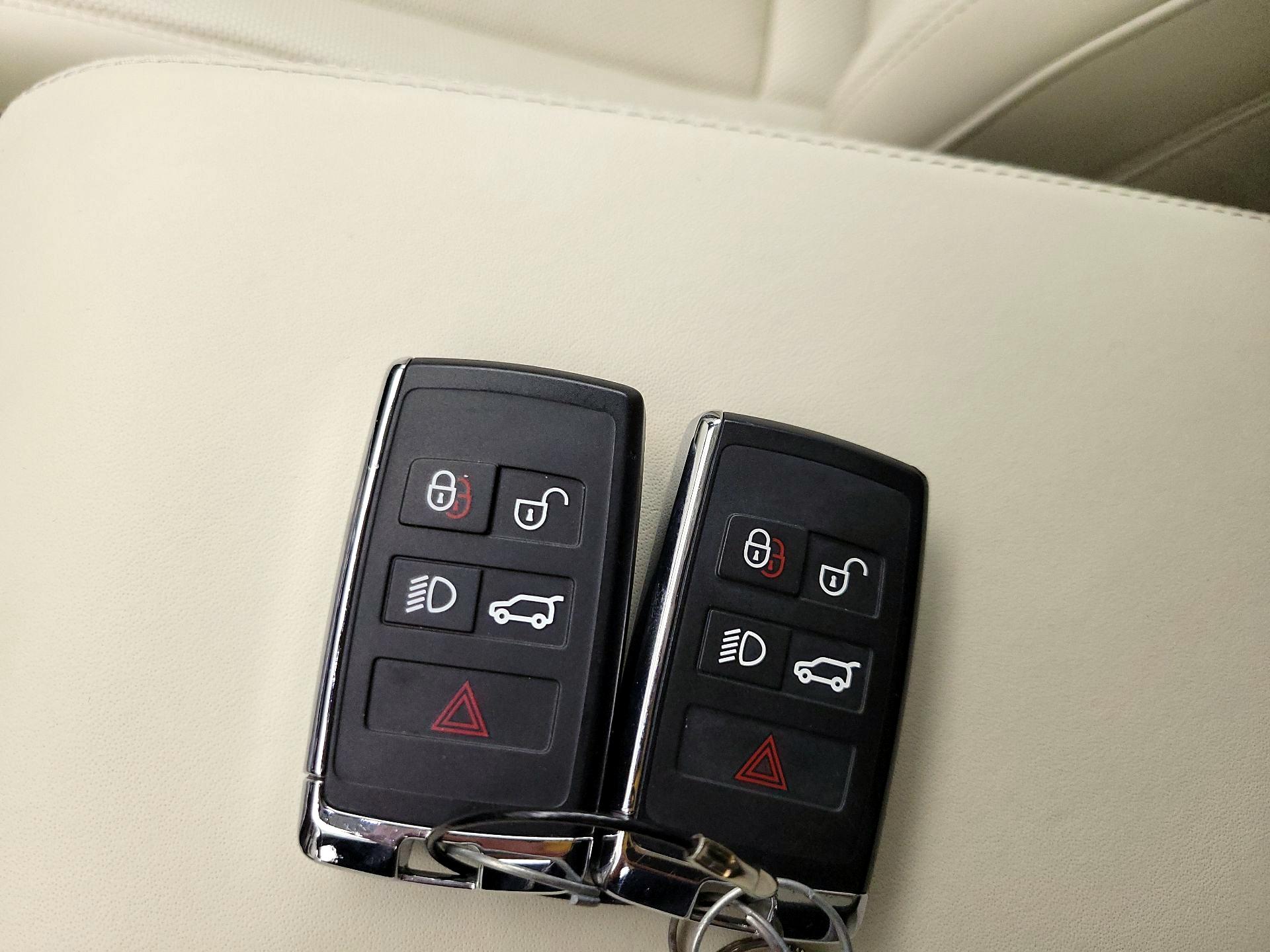 Thumbnail: 2023 Land Rover Range Rover - 20