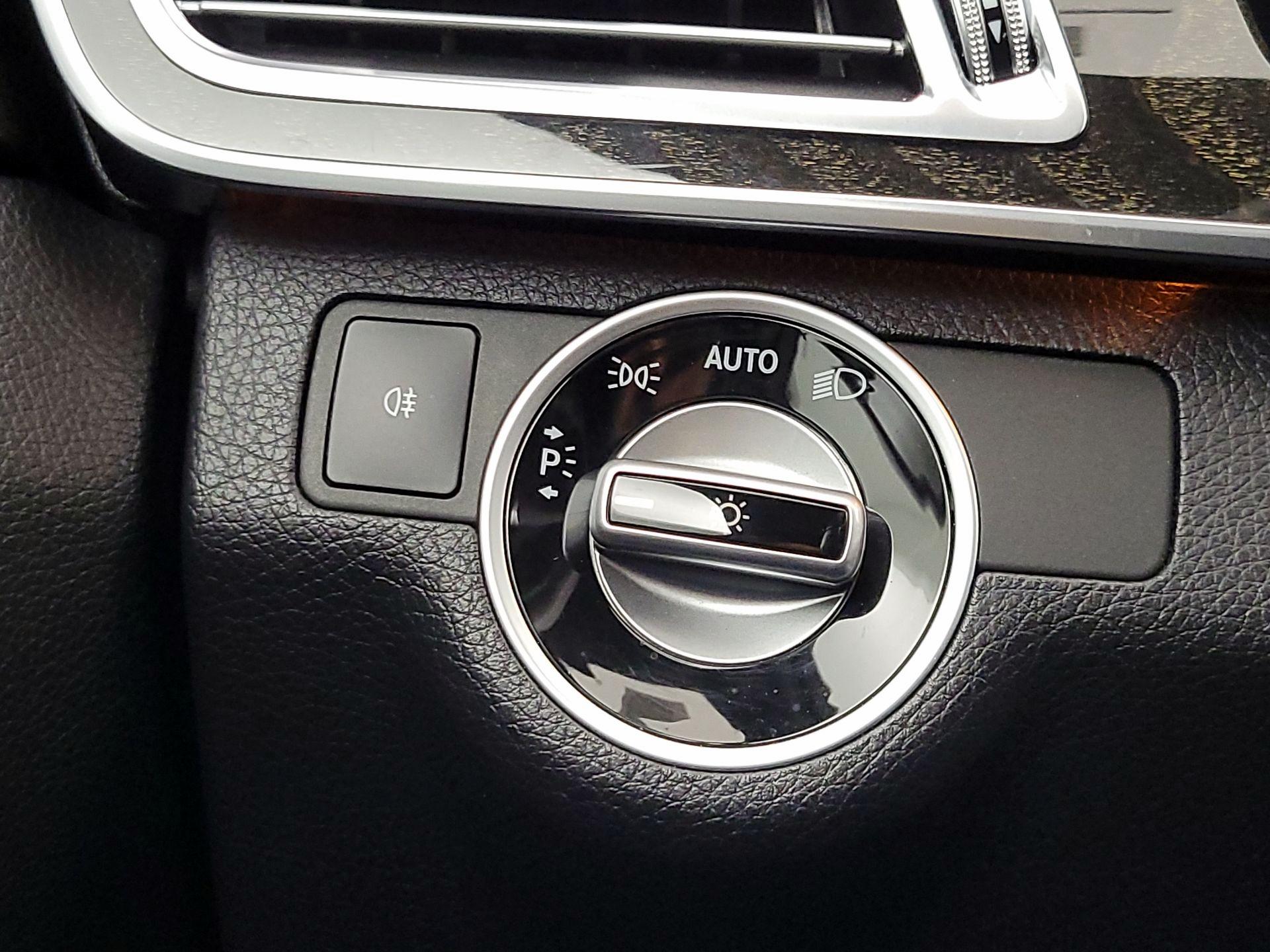 Thumbnail: 2015 Mercedes-Benz E-Class - 13