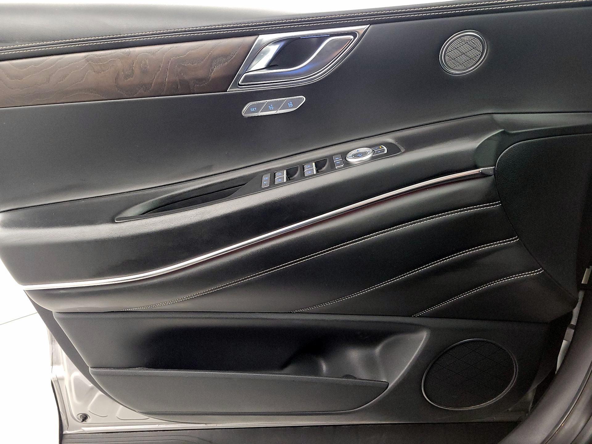 Thumbnail: 2021 Genesis GV80 - 12