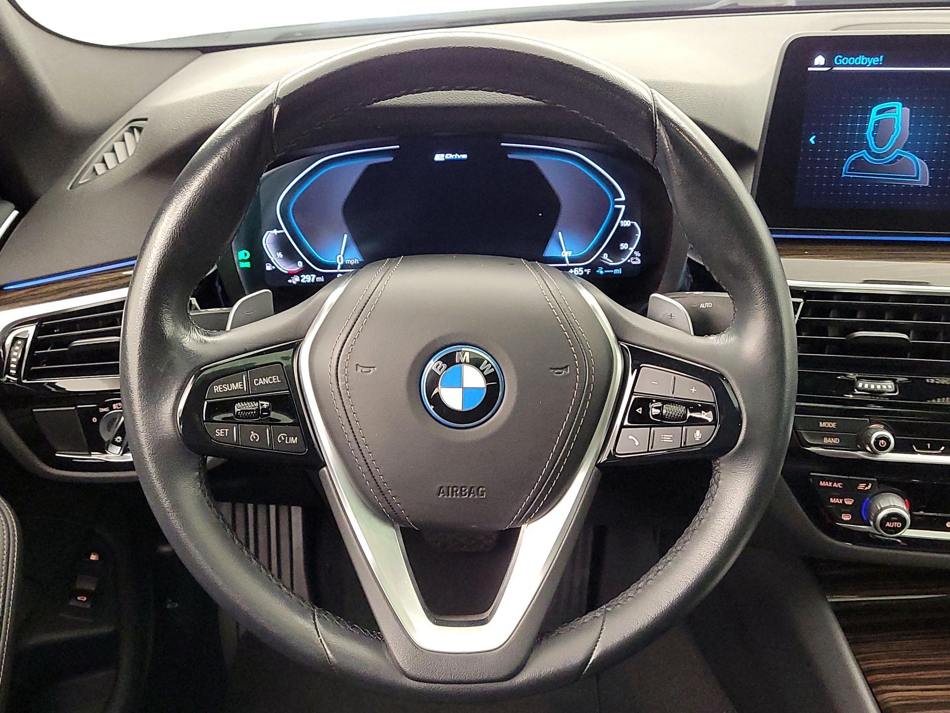 Thumbnail: 2023 BMW 5 Series - 10