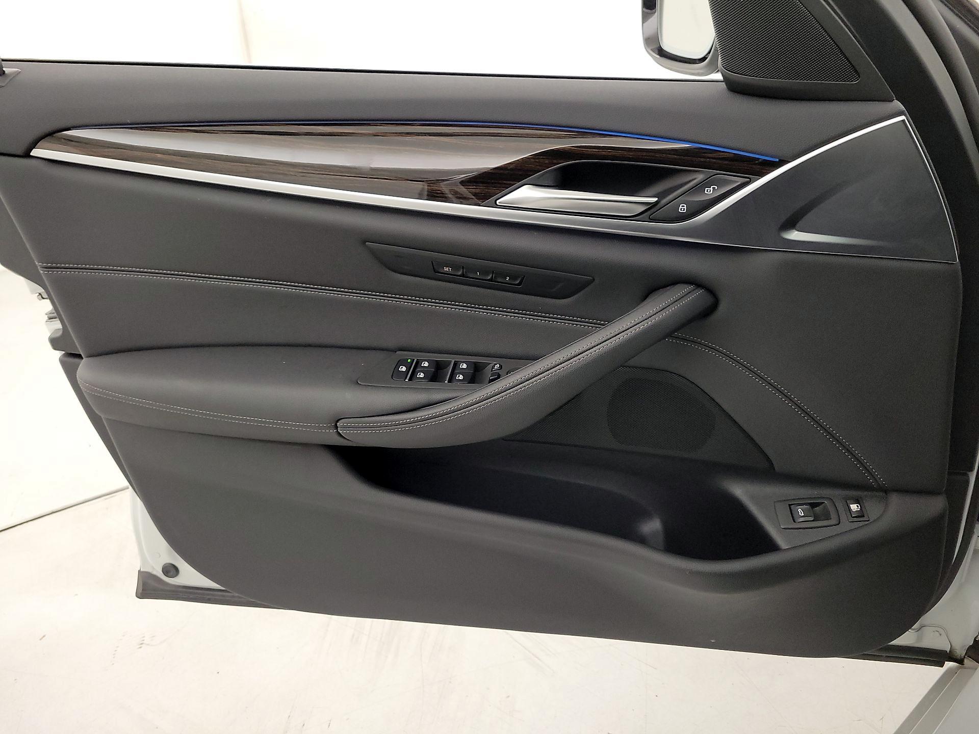 Thumbnail: 2023 BMW 5 Series - 12