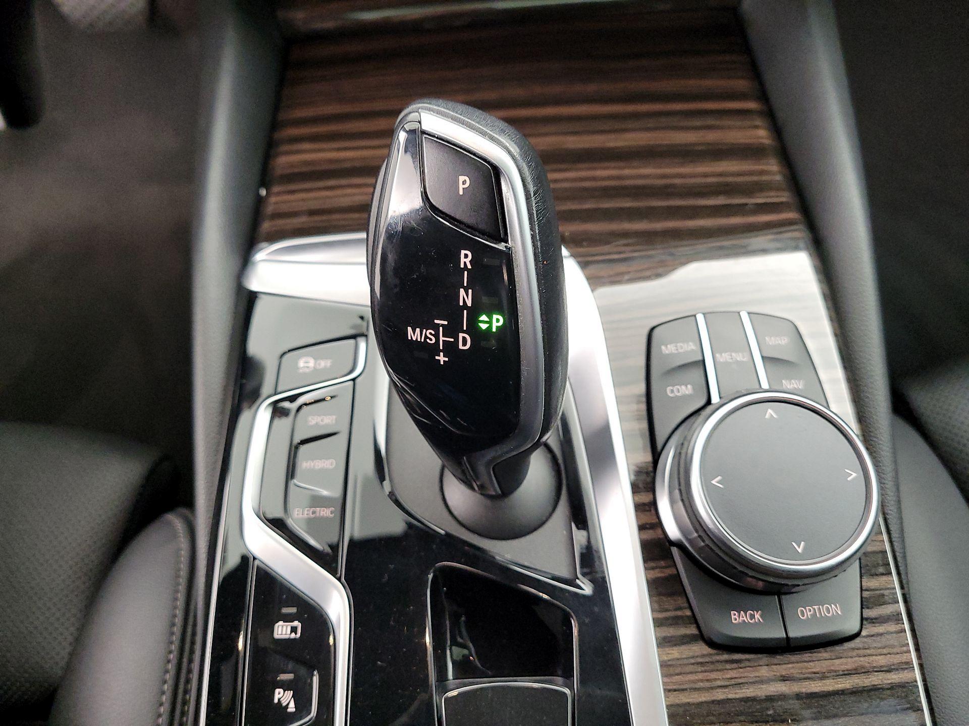 Thumbnail: 2023 BMW 5 Series - 18