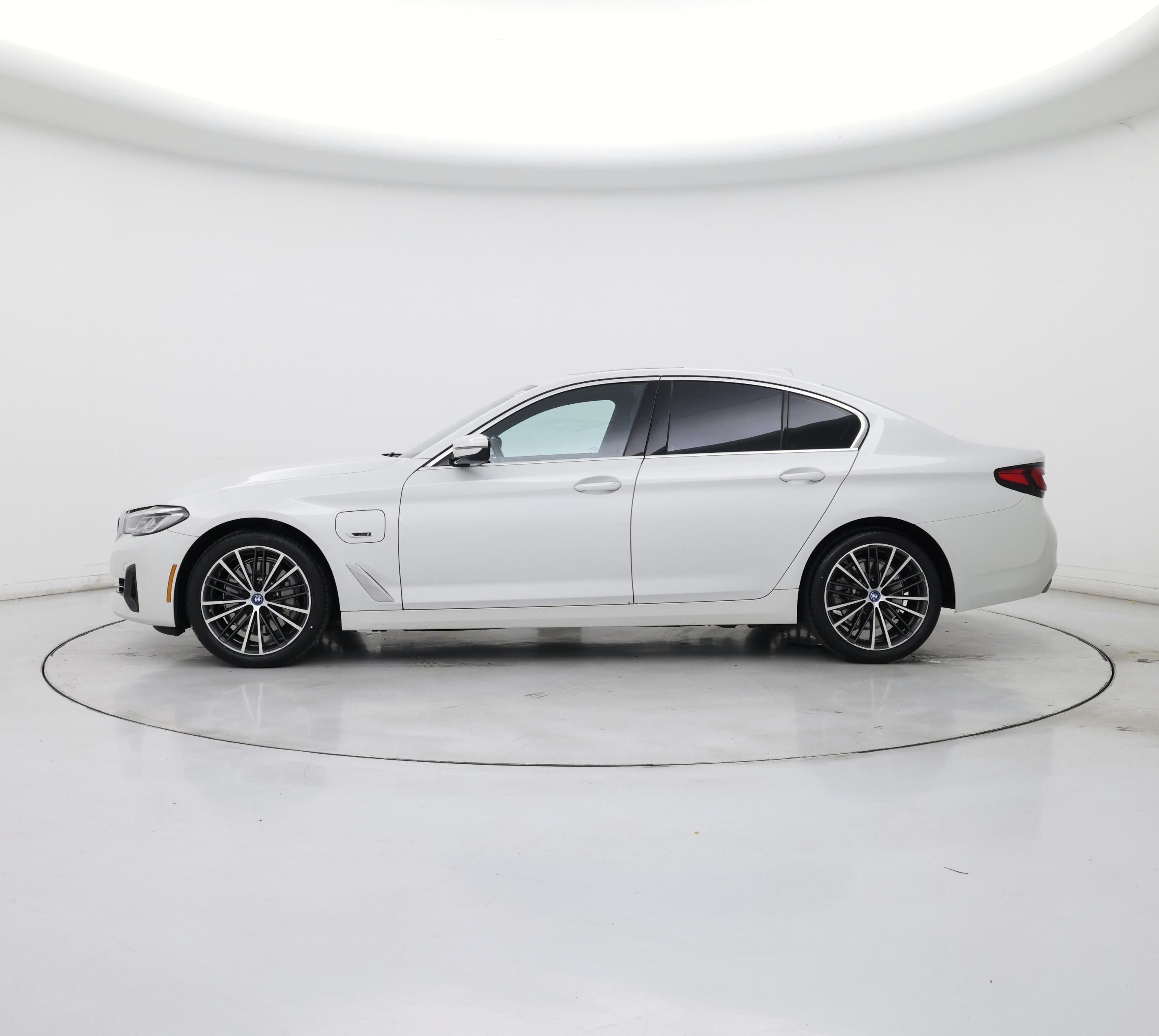 Thumbnail: 2023 BMW 5 Series - 3