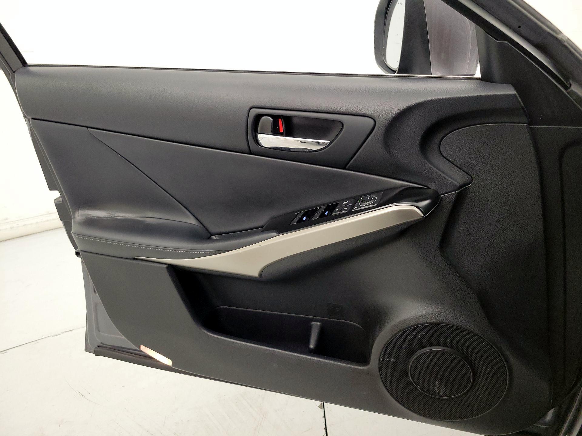 Thumbnail: 2014 Lexus IS - 12