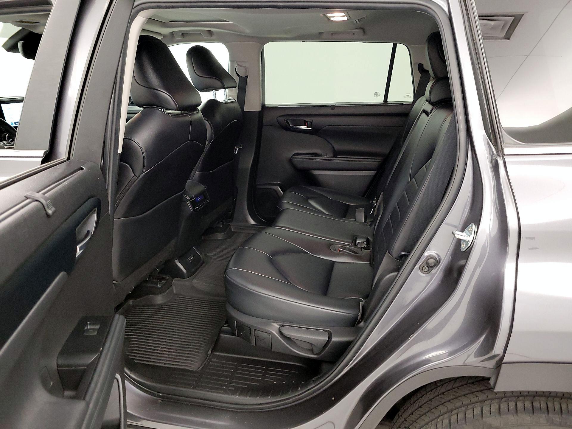 Thumbnail: 2023 Toyota Highlander - 17