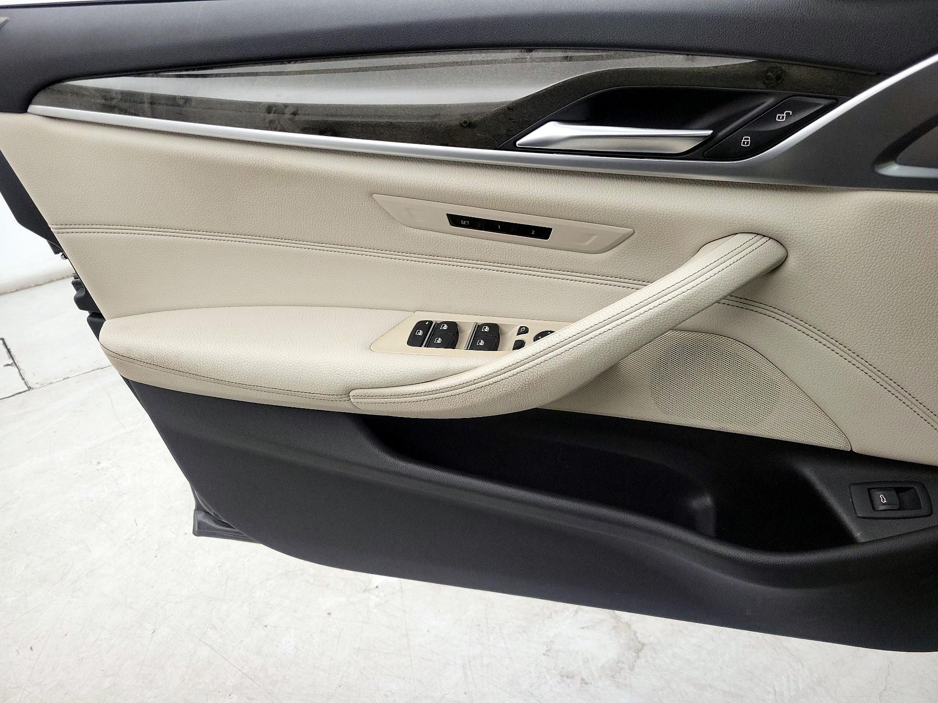 Thumbnail: 2023 BMW 5 Series - 12