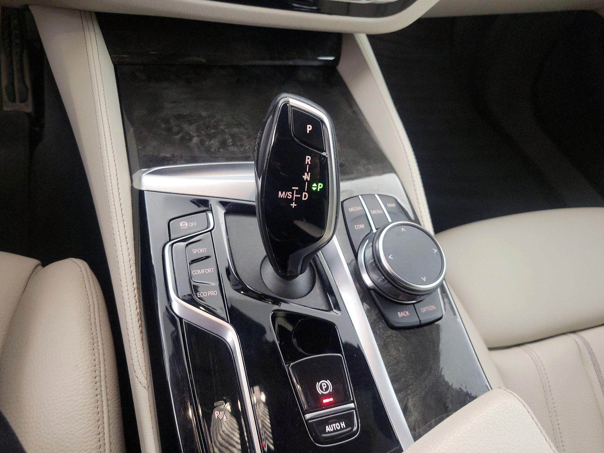 Thumbnail: 2023 BMW 5 Series - 18