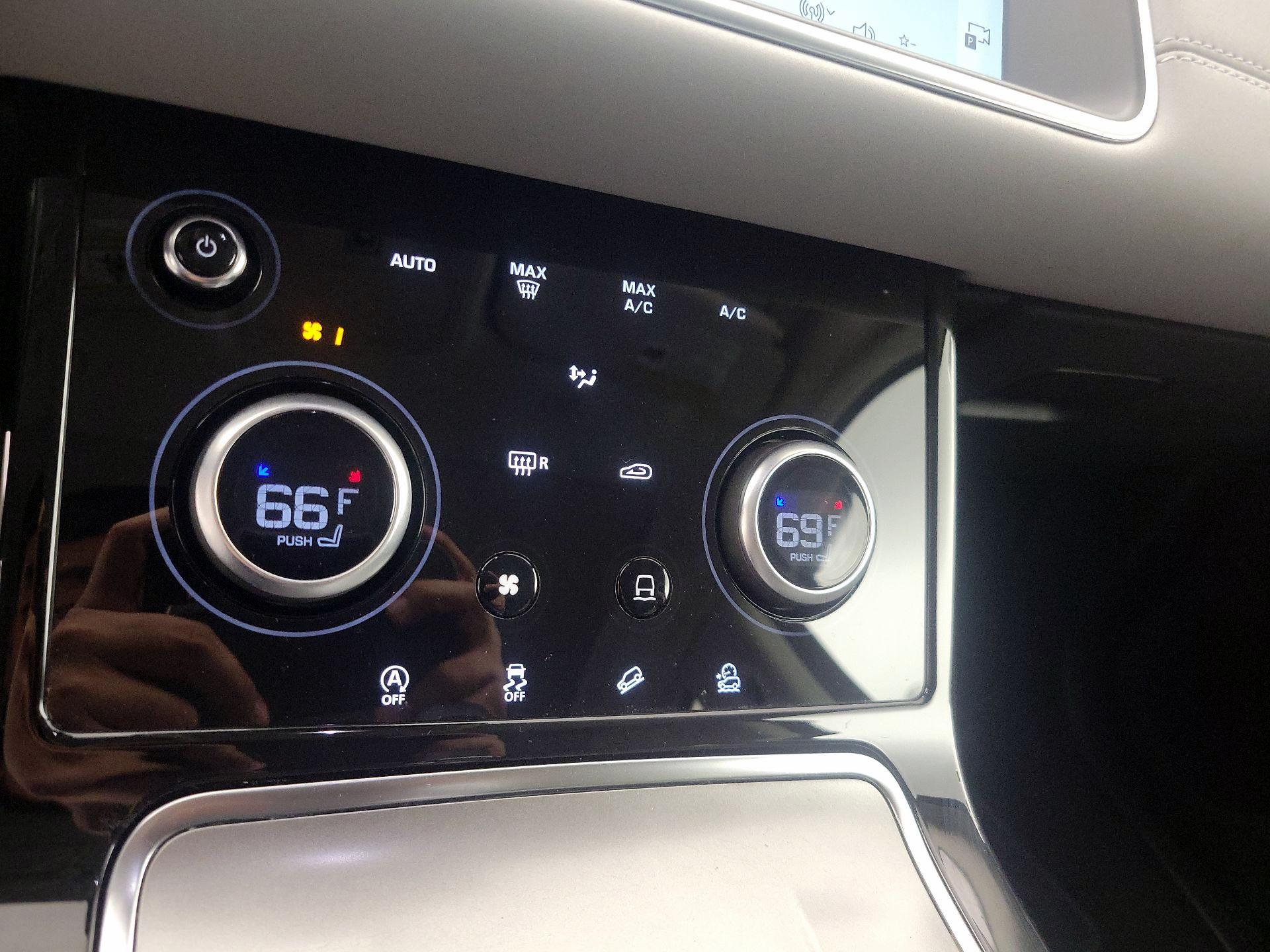 Thumbnail: 2022 Land Rover Range Rover Evoque - 17