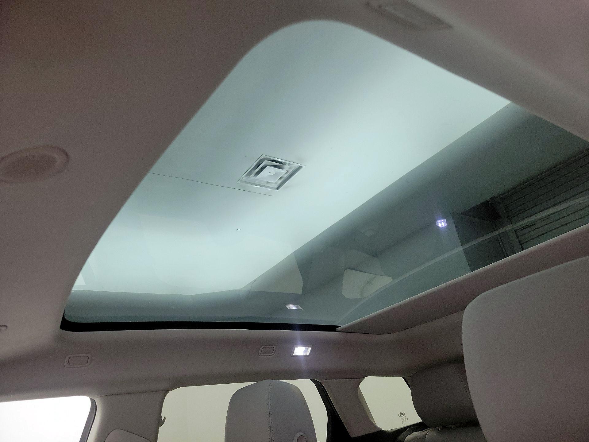 Thumbnail: 2022 Land Rover Range Rover Evoque - 20