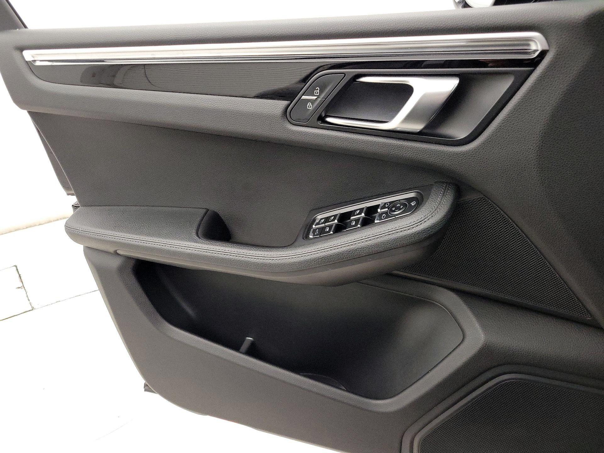 Thumbnail: 2023 Porsche Macan - 12