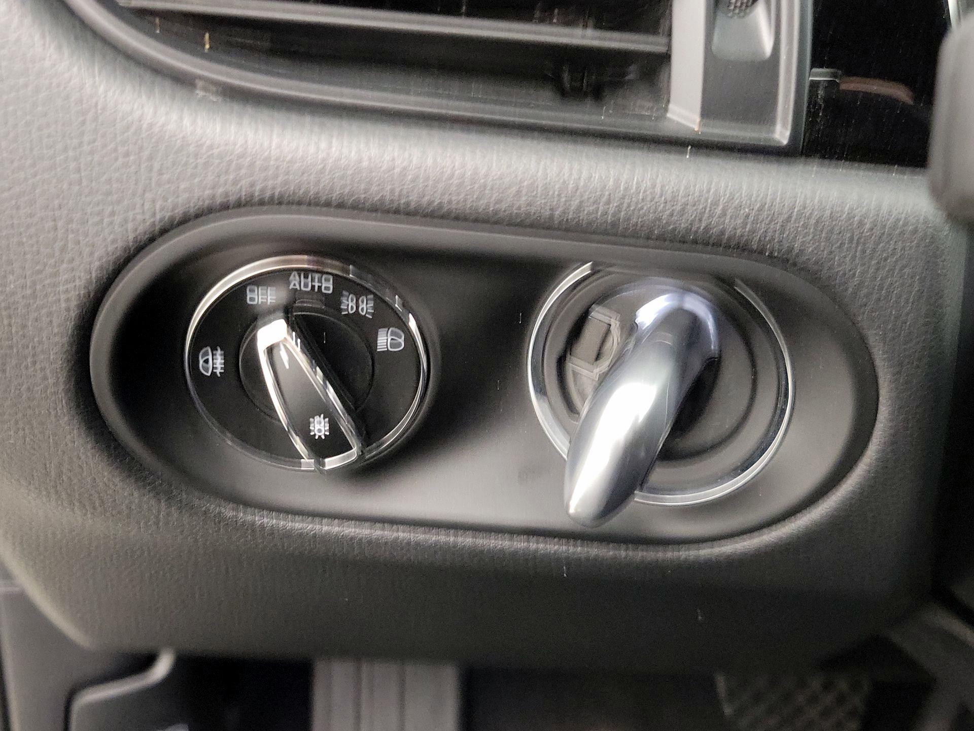 Thumbnail: 2023 Porsche Macan - 13