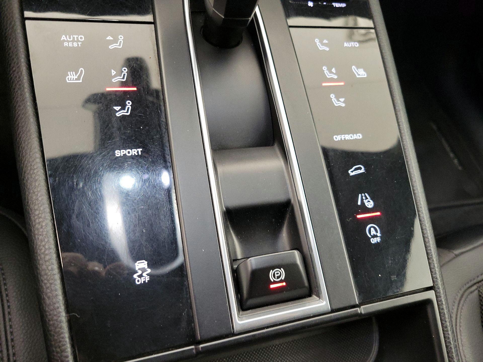 Thumbnail: 2023 Porsche Macan - 17