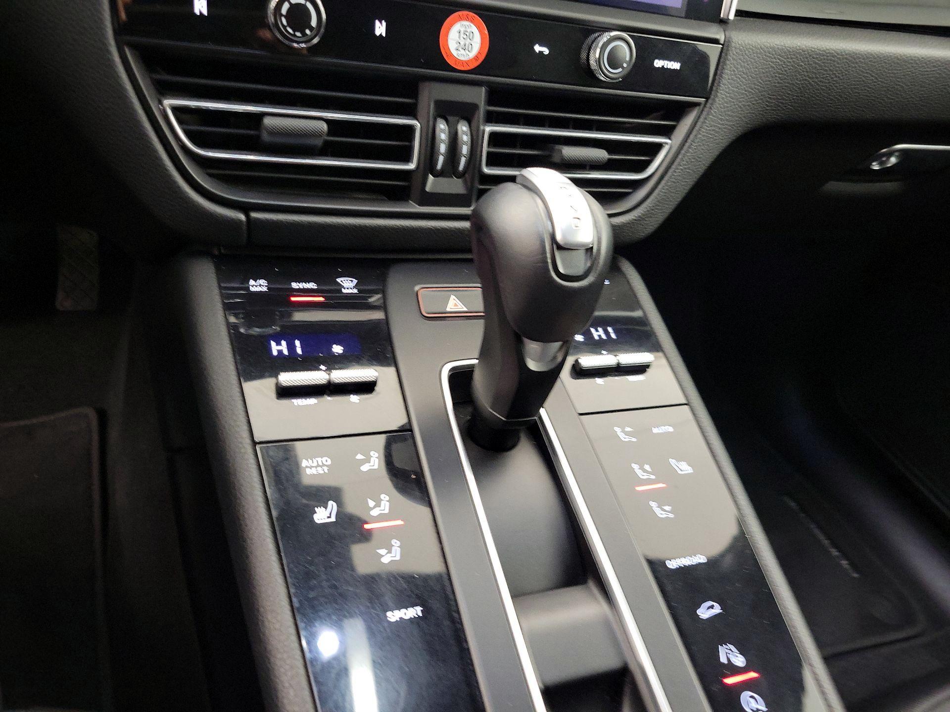 Thumbnail: 2023 Porsche Macan - 18