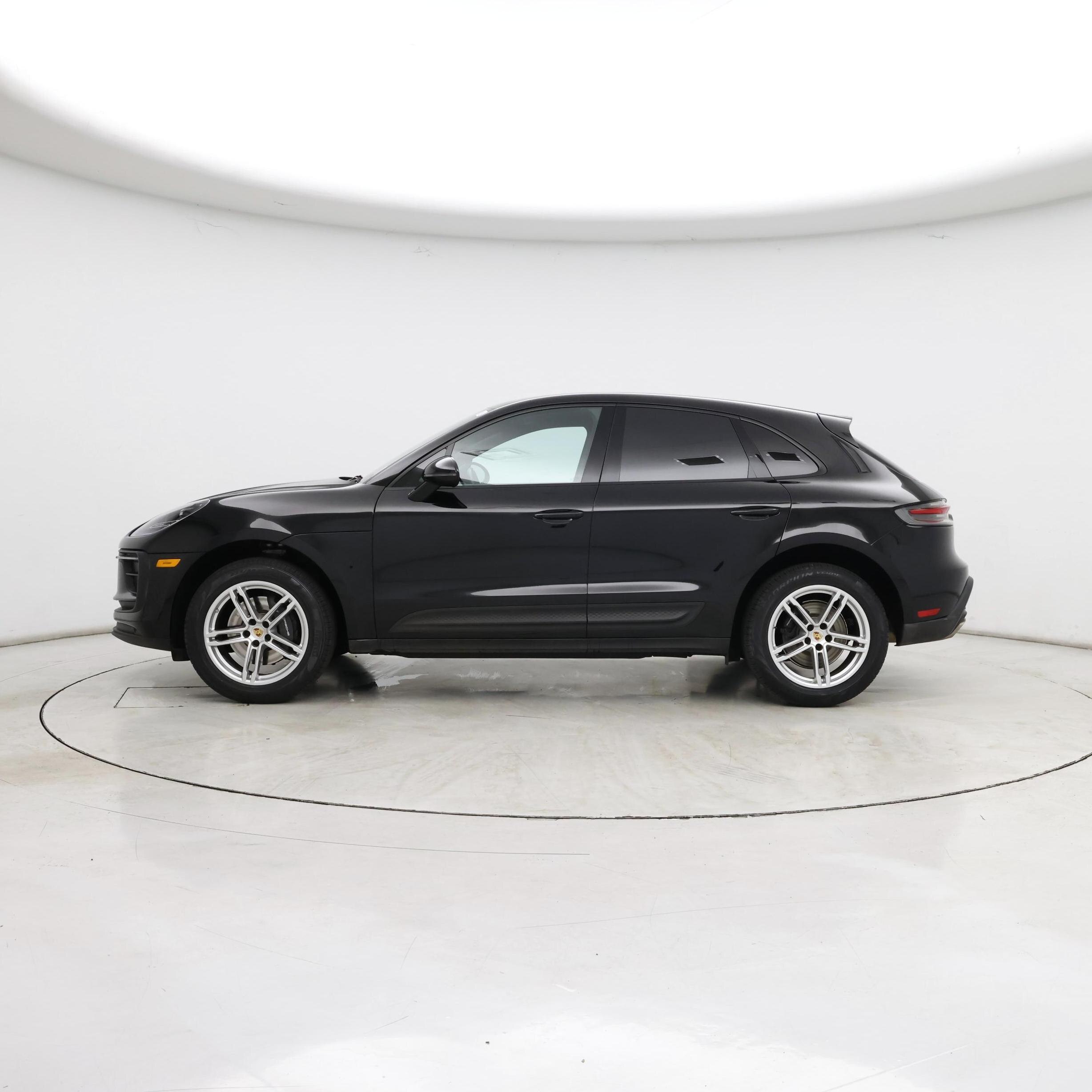 Thumbnail: 2023 Porsche Macan - 3