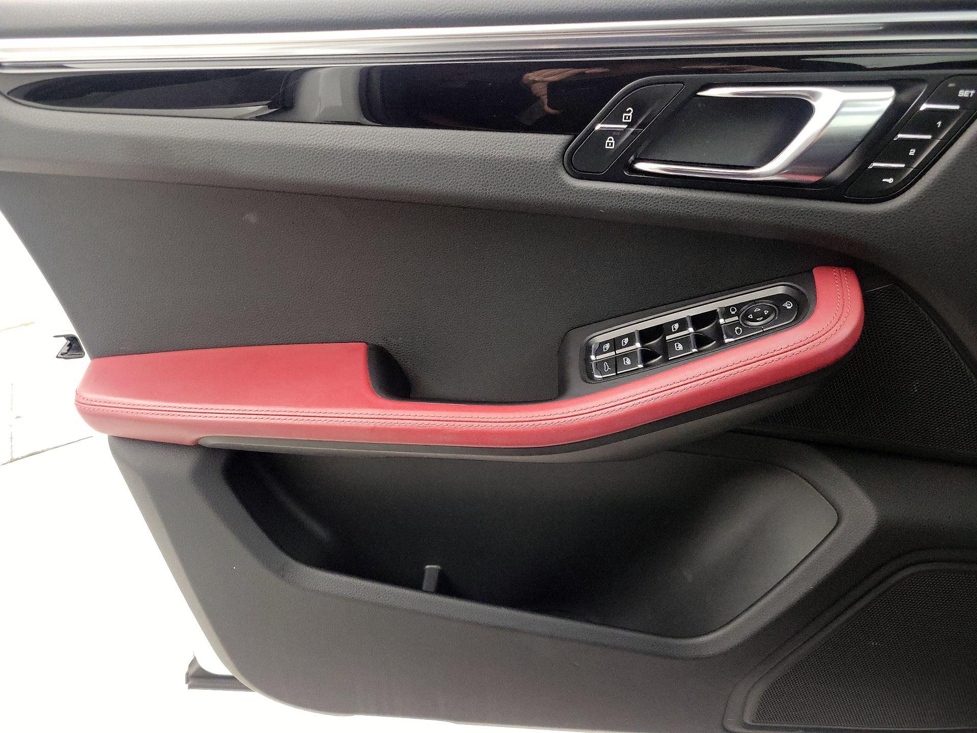 Thumbnail: 2022 Porsche Macan - 12