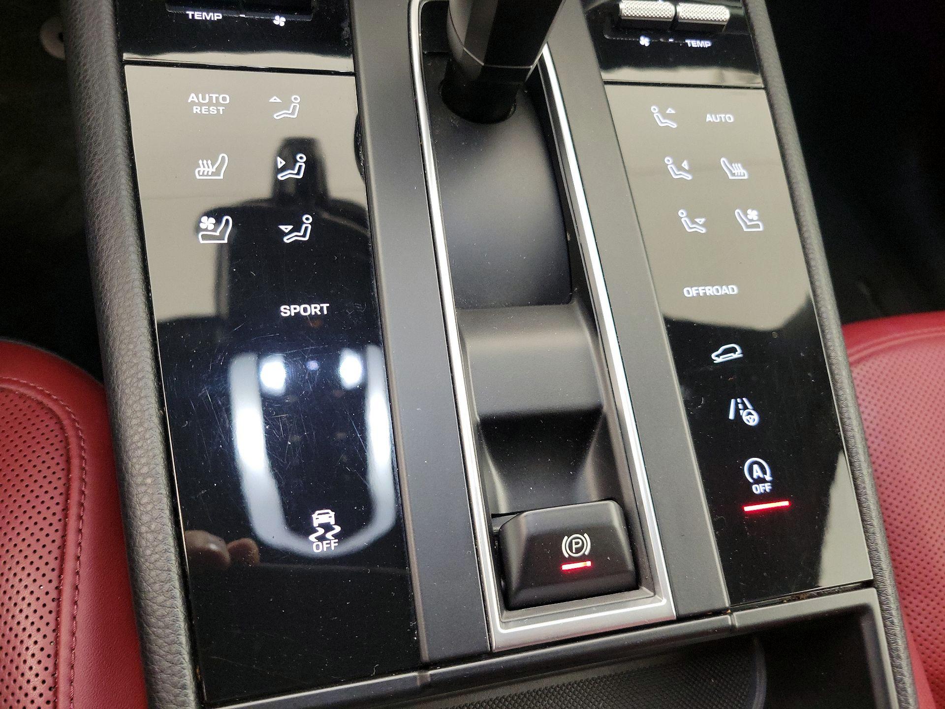 Thumbnail: 2022 Porsche Macan - 17