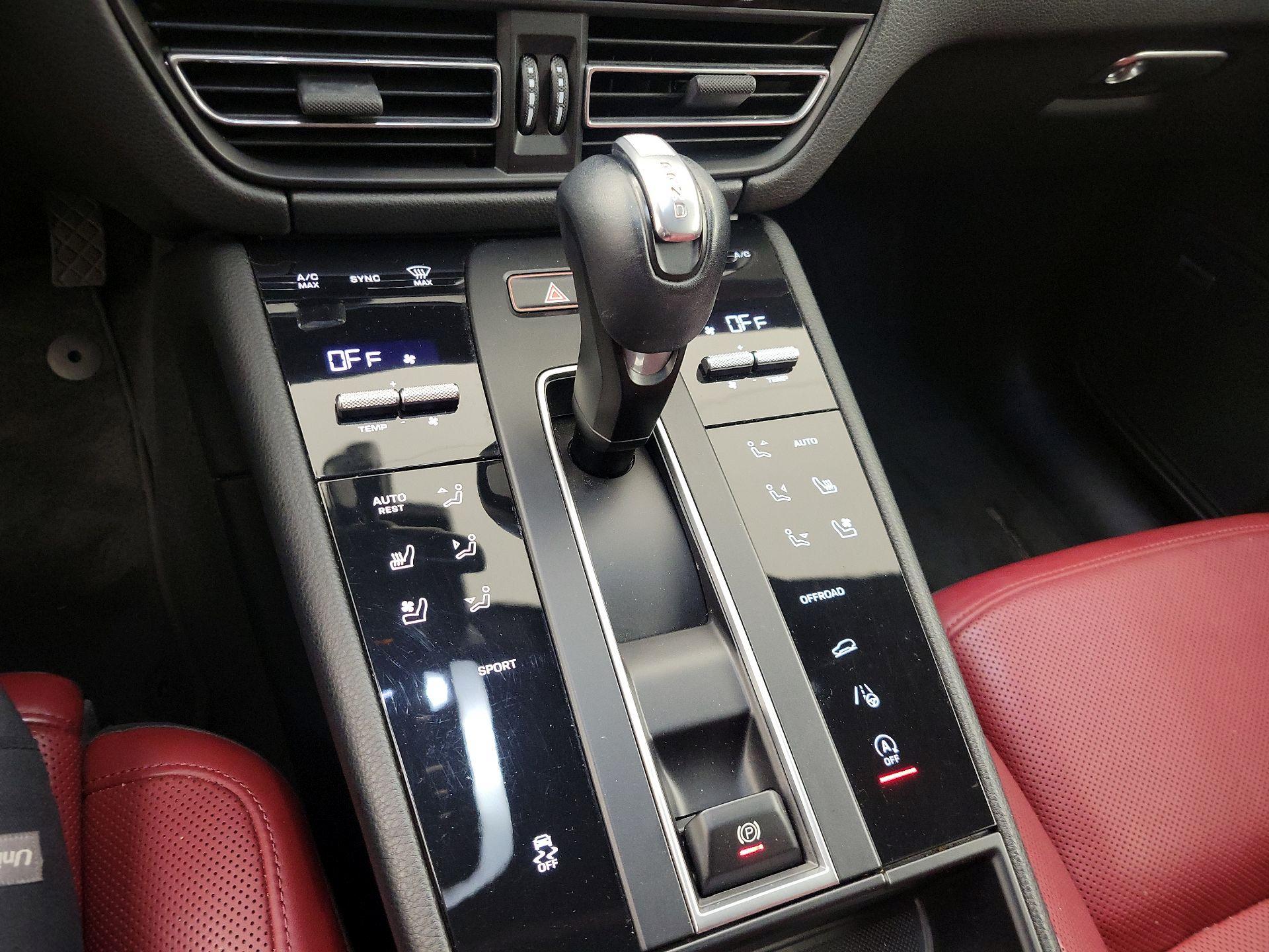 Thumbnail: 2022 Porsche Macan - 18