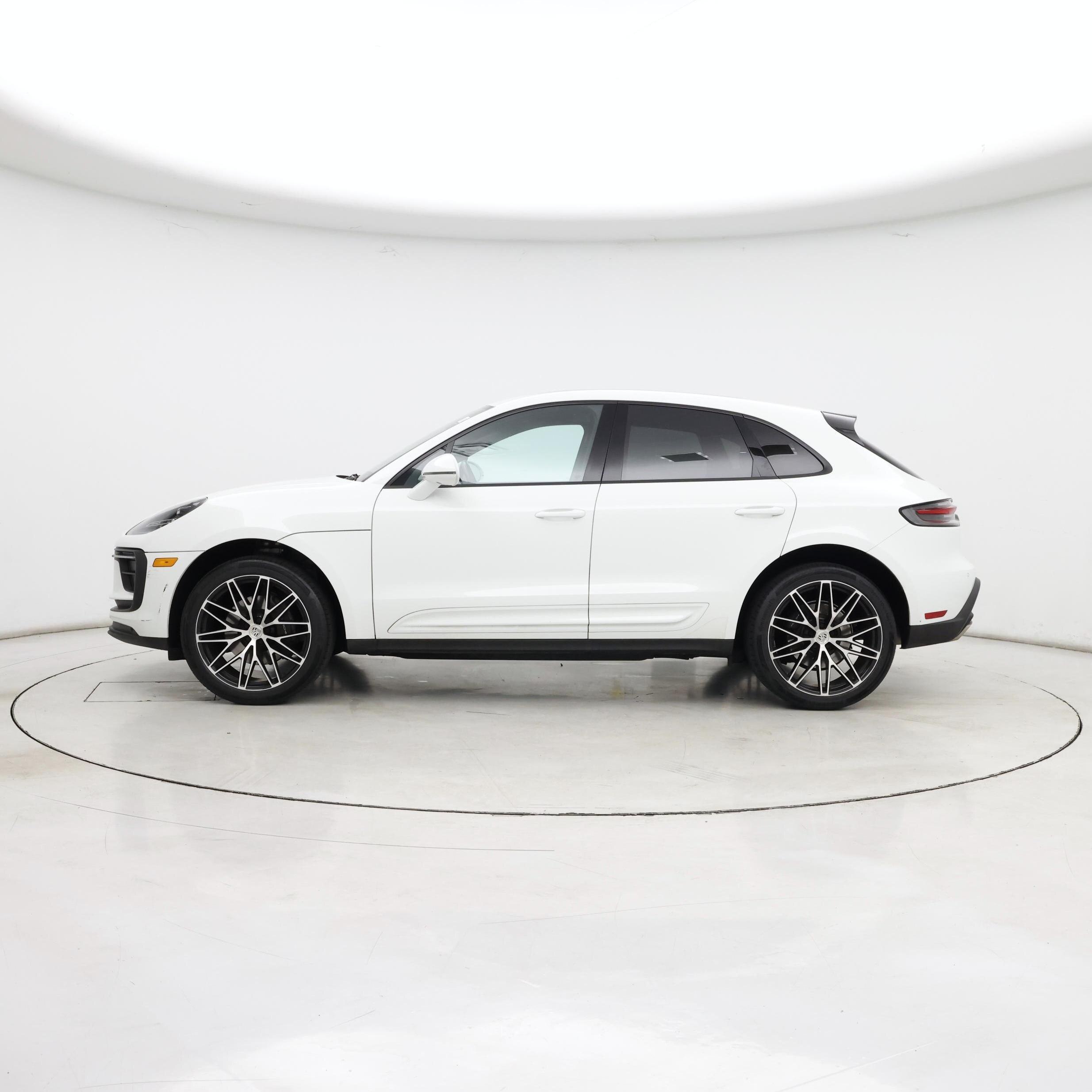 Thumbnail: 2022 Porsche Macan - 3