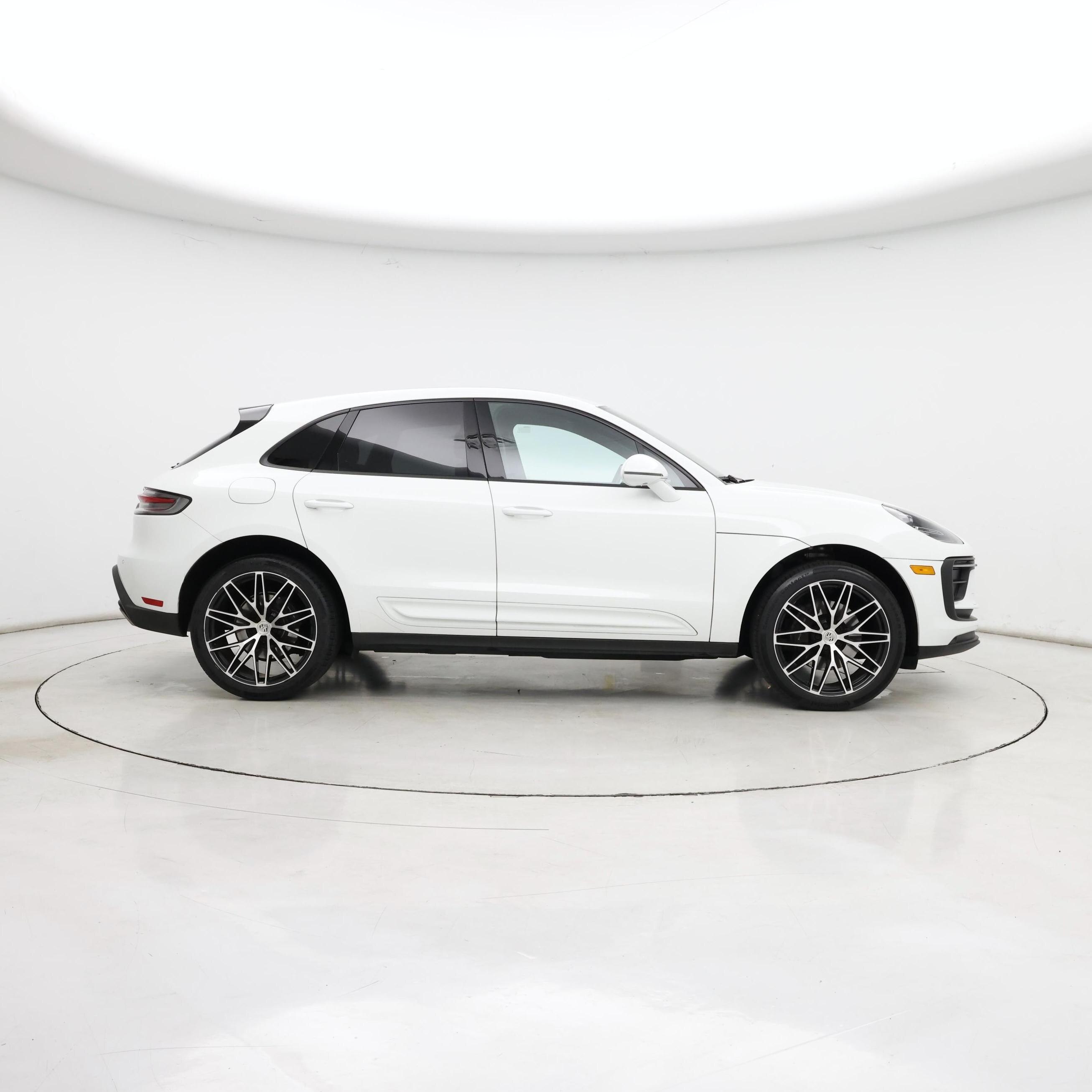 Thumbnail: 2022 Porsche Macan - 7