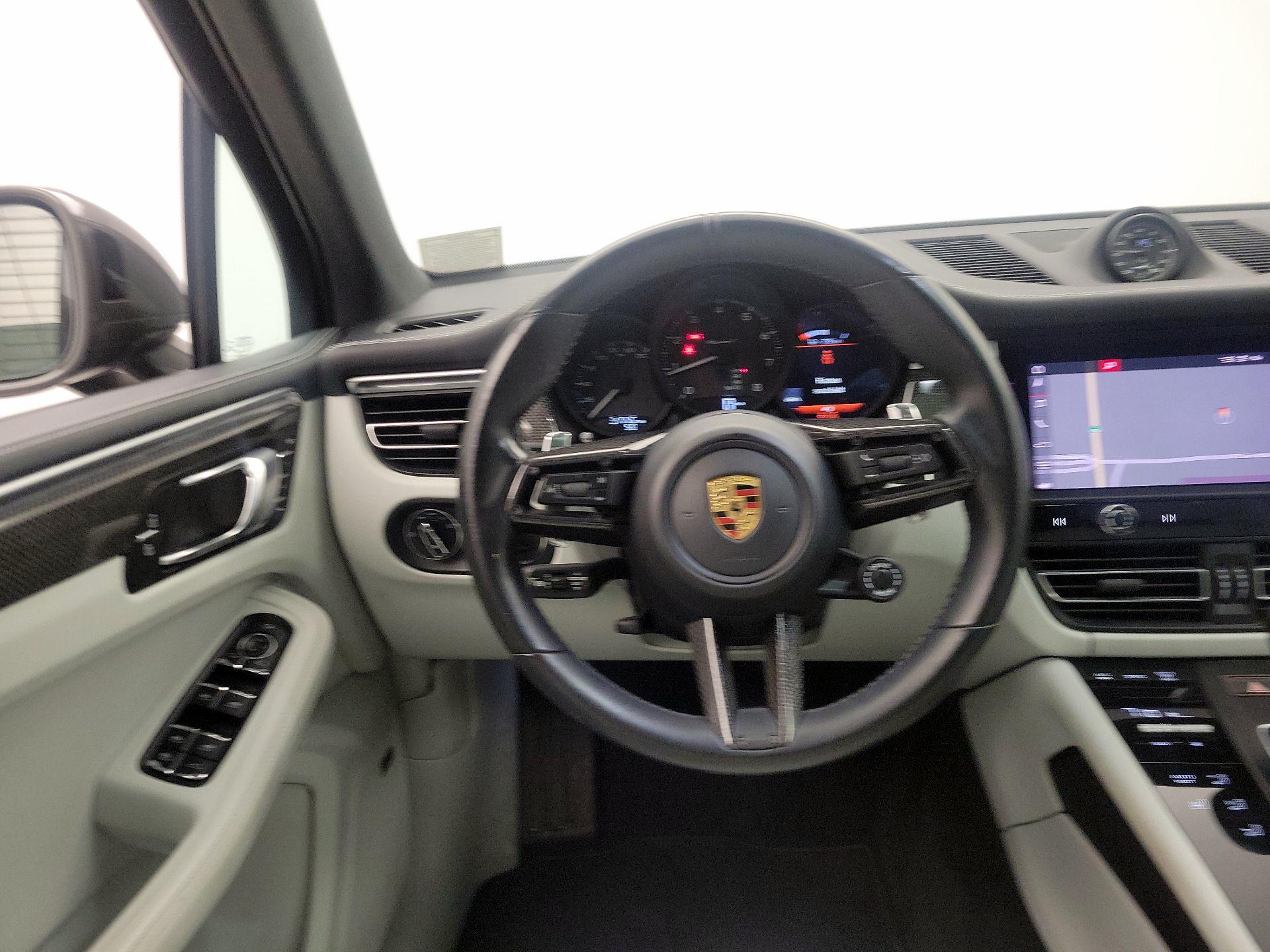 Thumbnail: 2023 Porsche Macan - 10